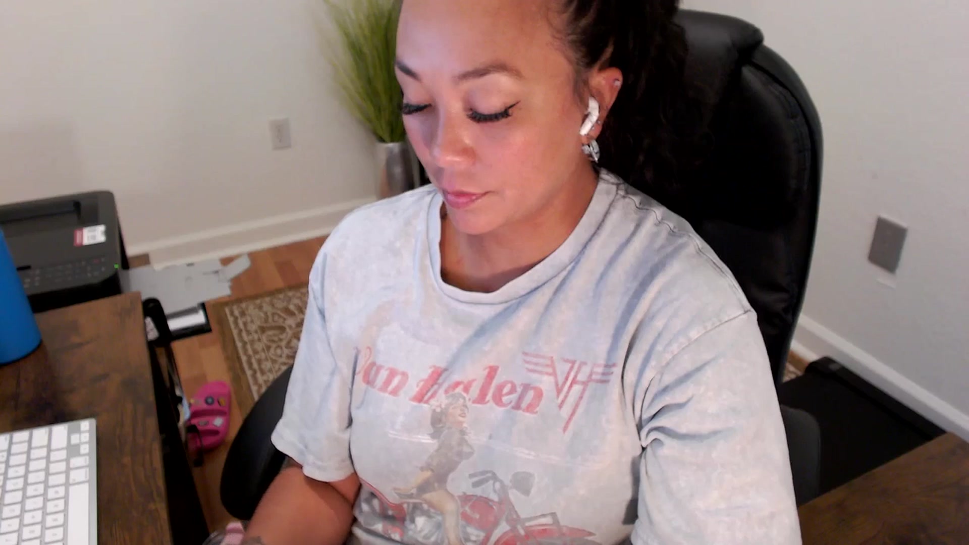 Gallery image thumbnail from MickaylaStar's myfreecams stream on, 07/22/2025, 18:07 image 10 of 20