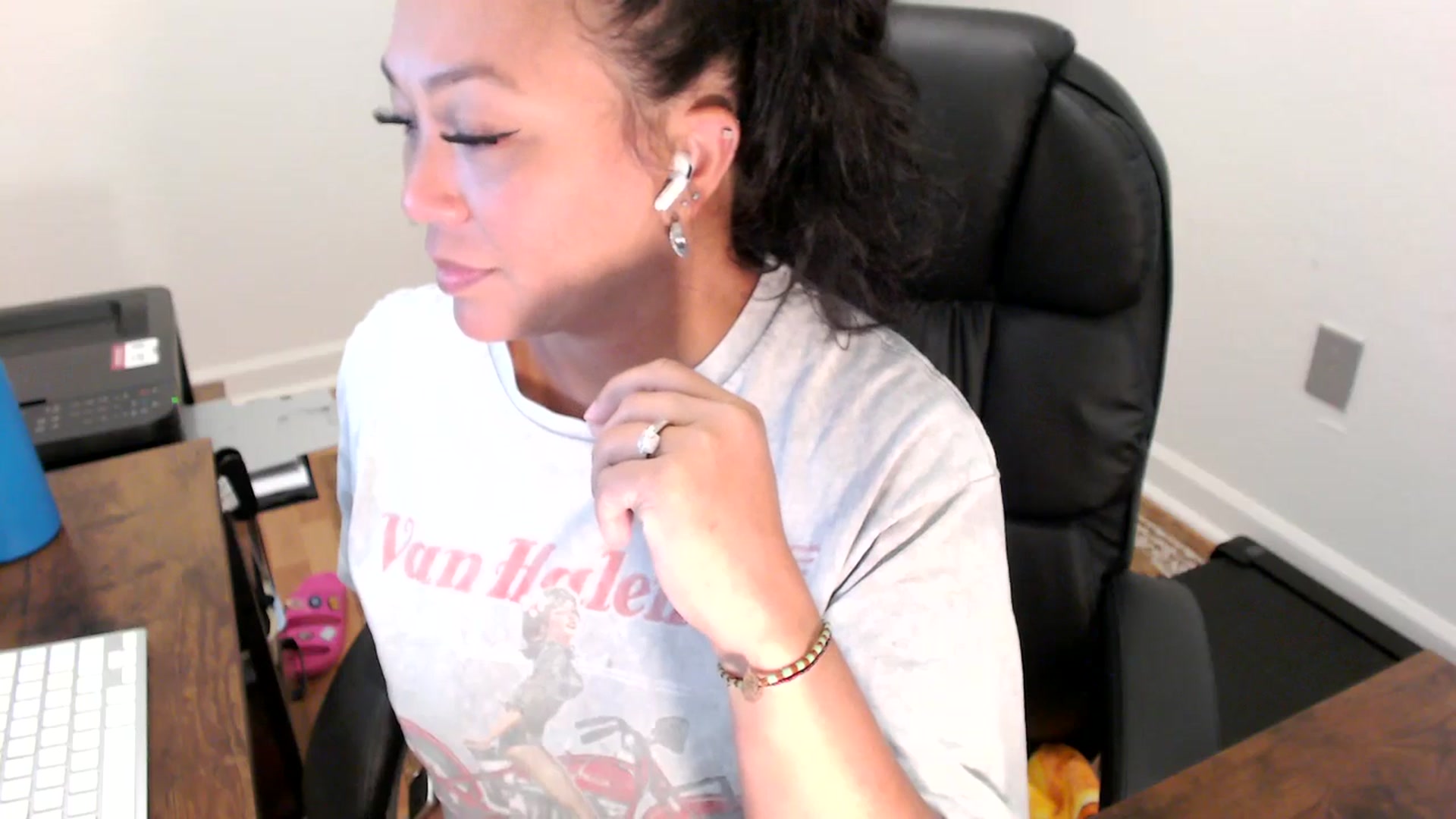Gallery image thumbnail from MickaylaStar's myfreecams stream on, 07/22/2025, 18:07 image 4 of 20