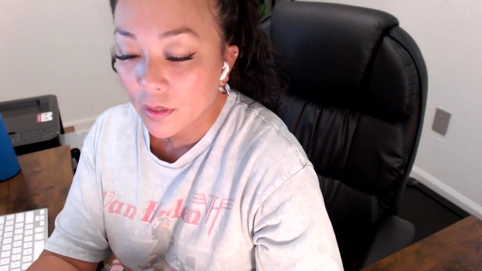 Gallery image thumbnail from MickaylaStar's myfreecams stream on, 07/22/2025, 18:07 image 12 of 20