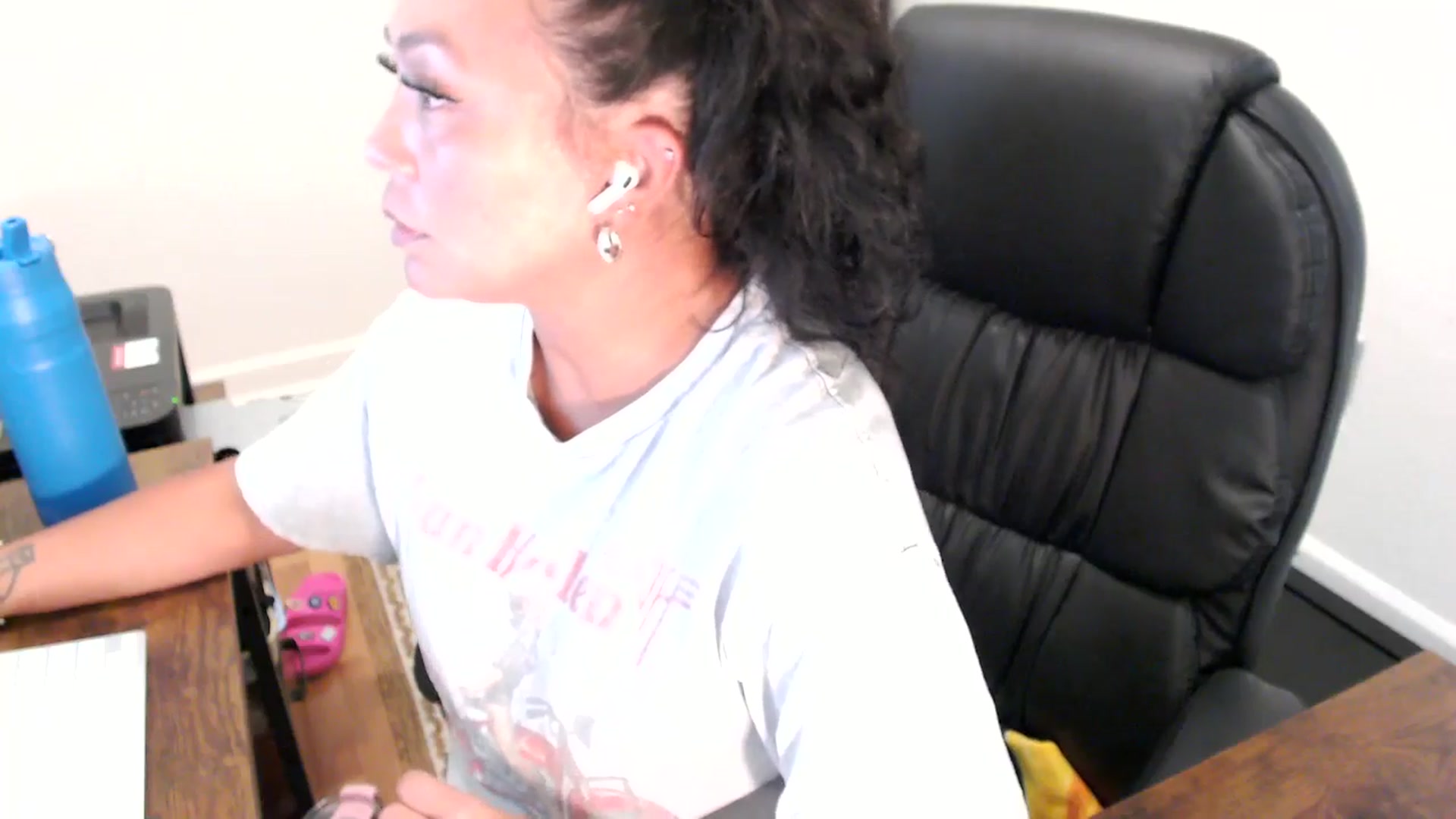 Gallery image thumbnail from MickaylaStar's myfreecams stream on, 07/22/2025, 18:32 image 16 of 20