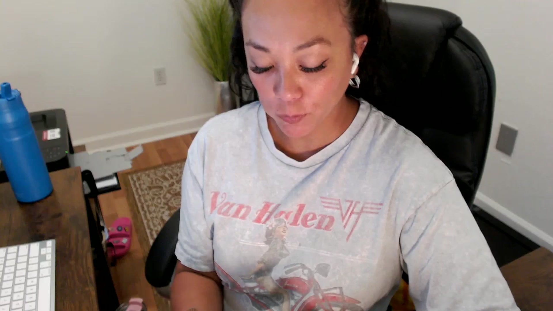 Gallery image thumbnail from MickaylaStar's myfreecams stream on, 07/22/2025, 18:32 image 18 of 20