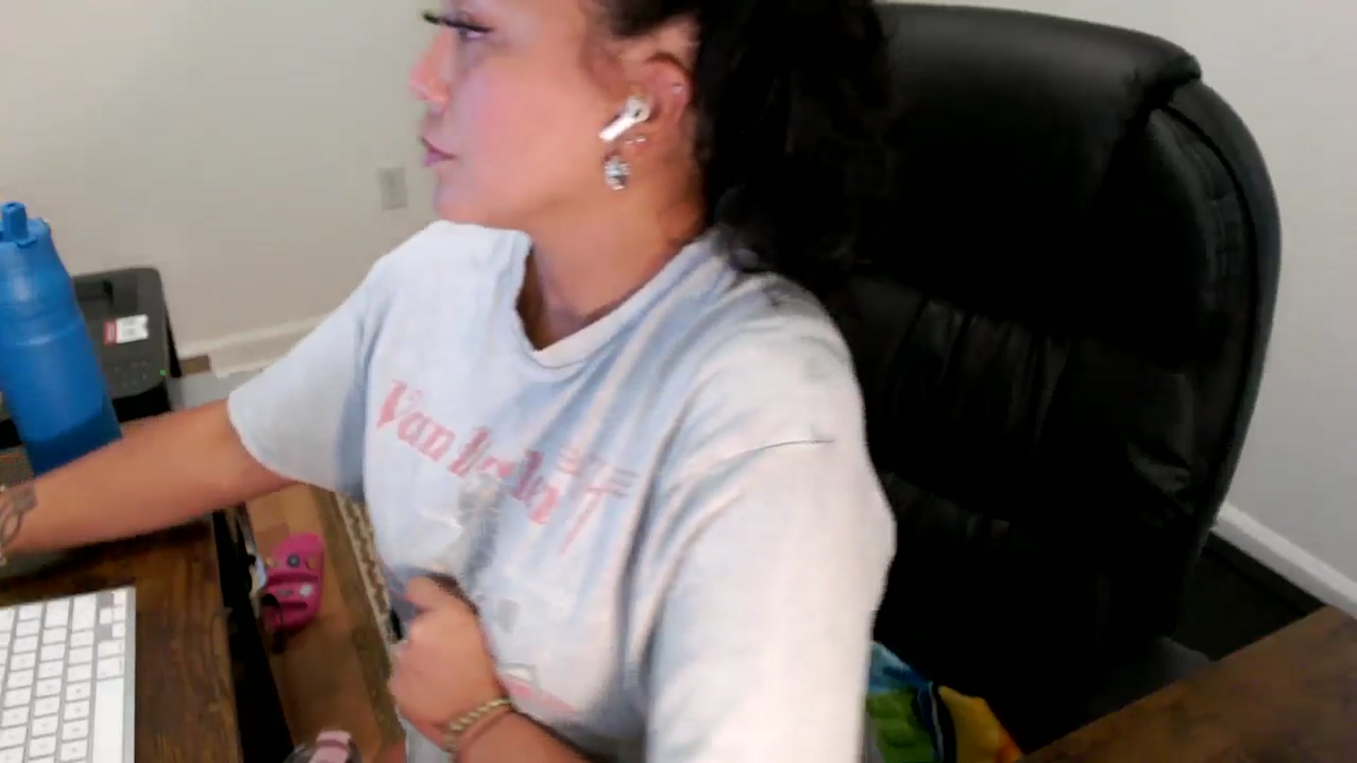 Gallery image thumbnail from MickaylaStar's myfreecams stream on, 07/22/2025, 18:32 image 8 of 20