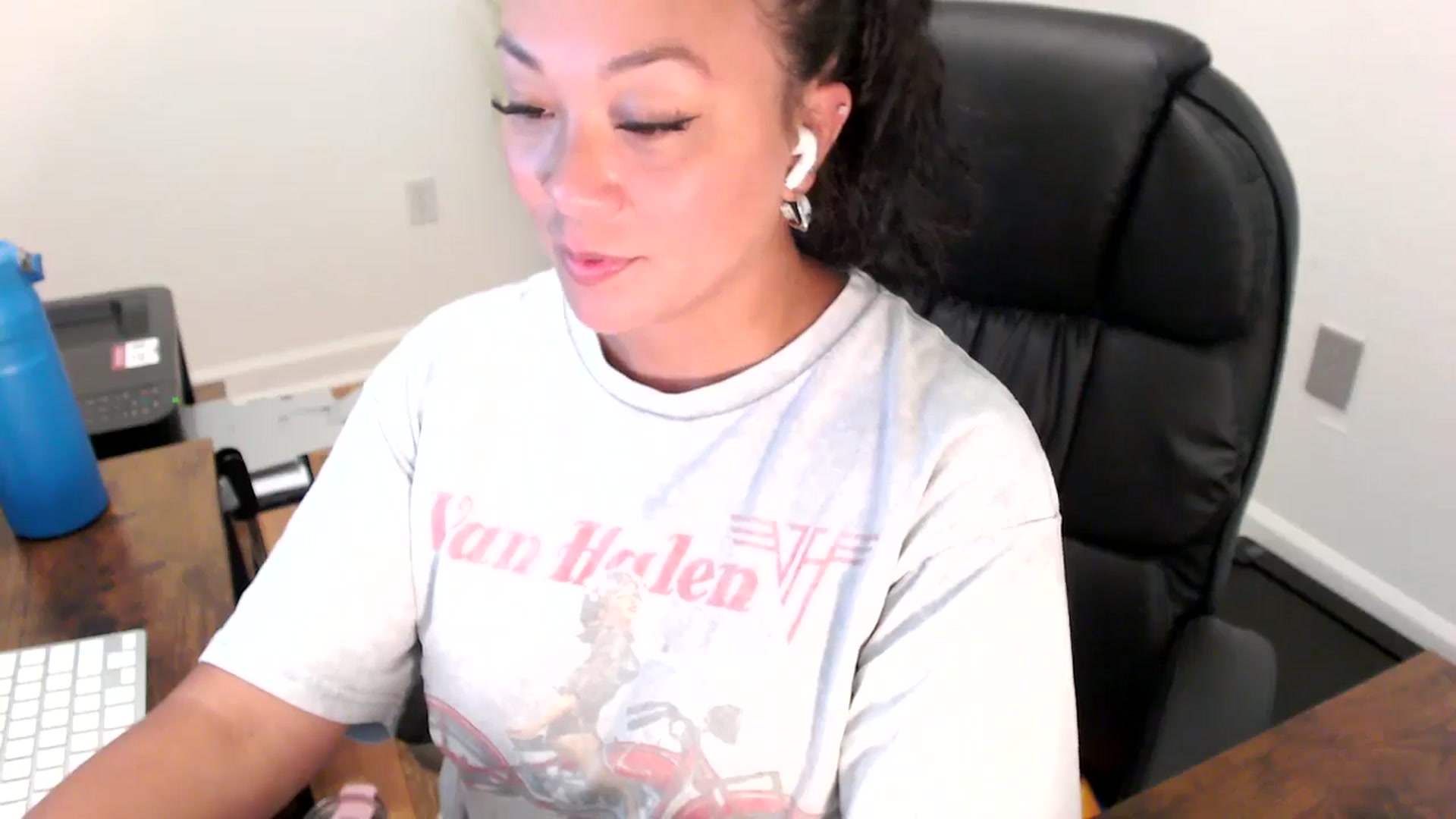 Gallery image thumbnail from MickaylaStar's myfreecams stream on, 07/22/2025, 18:53 image 11 of 20