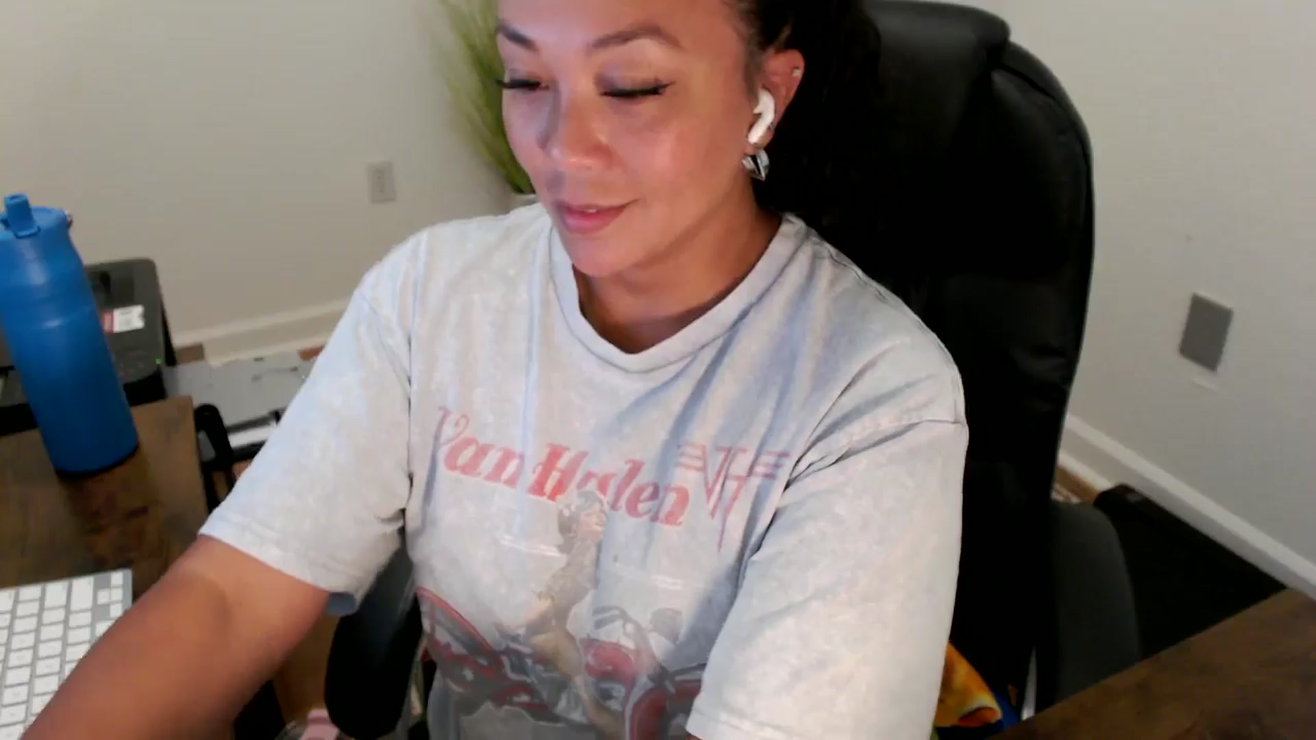 Gallery image thumbnail from MickaylaStar's myfreecams stream on, 07/22/2025, 18:53 image 16 of 20
