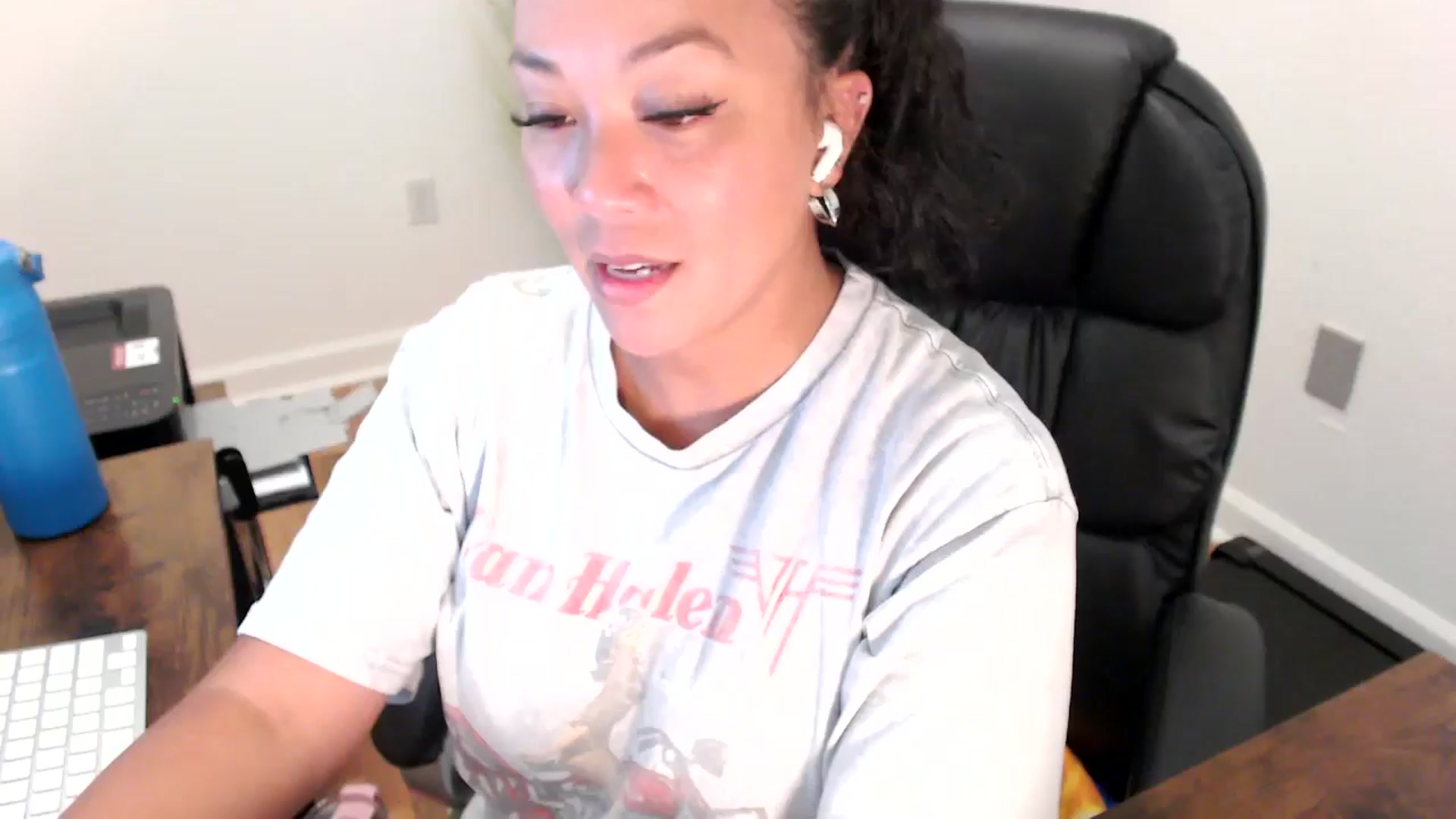 Gallery image thumbnail from MickaylaStar's myfreecams stream on, 07/22/2025, 18:53 image 6 of 20