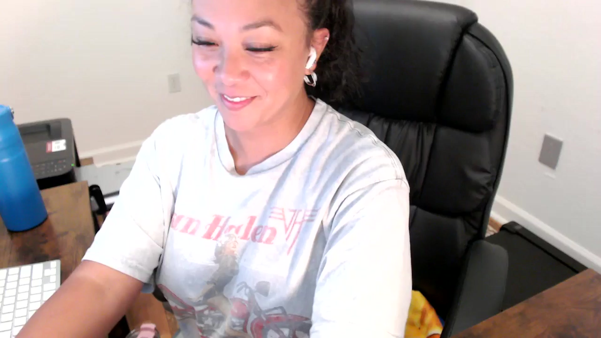 Gallery image thumbnail from MickaylaStar's myfreecams stream on, 07/22/2025, 19:53 image 1 of 20