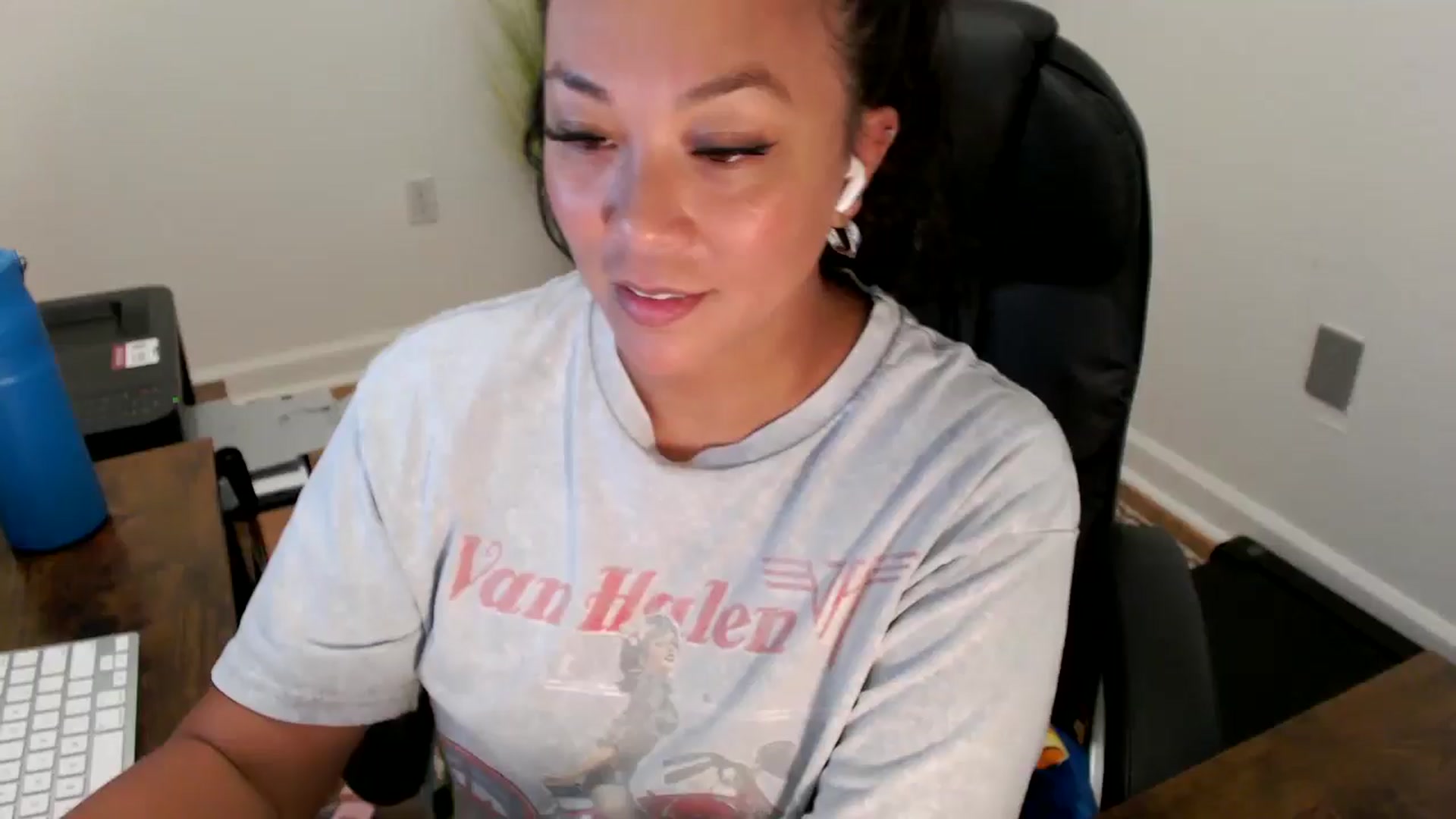 Gallery image thumbnail from MickaylaStar's myfreecams stream on, 07/22/2025, 19:53 image 9 of 20