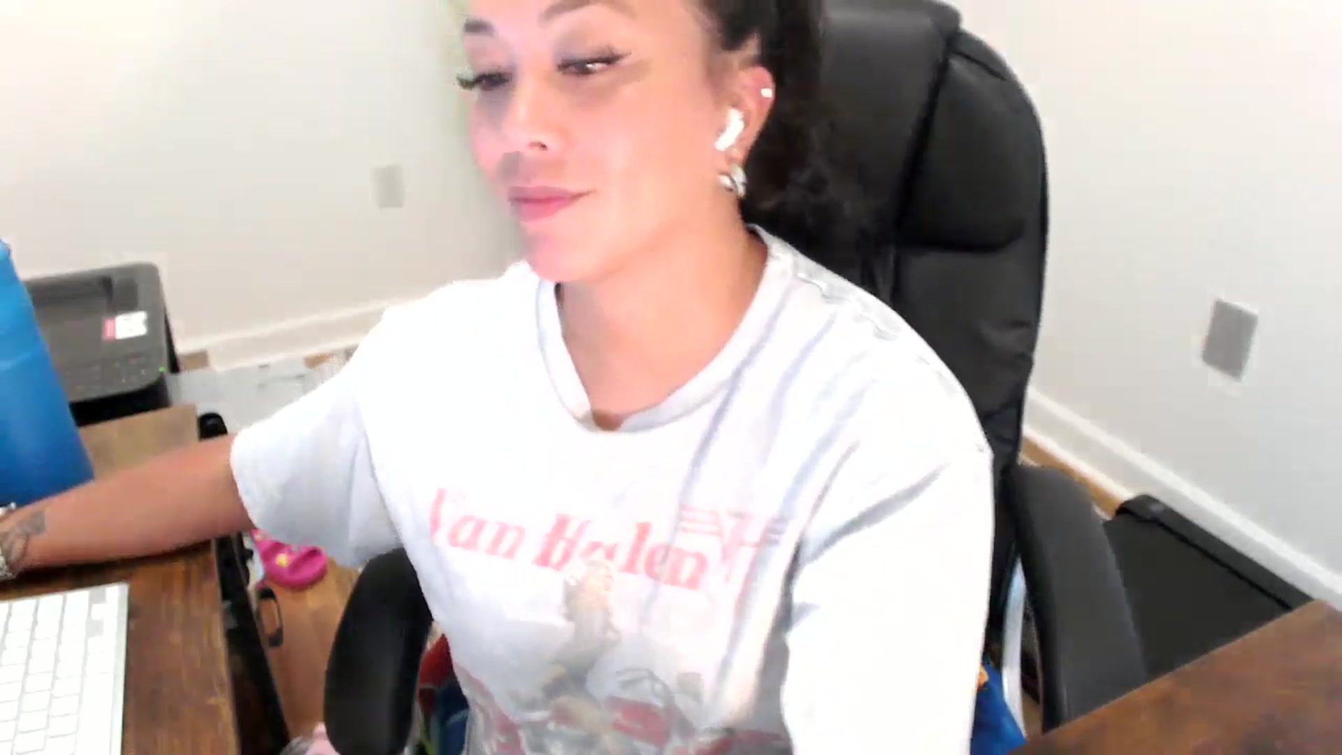 Gallery image thumbnail from MickaylaStar's myfreecams stream on, 07/22/2025, 19:53 image 16 of 20