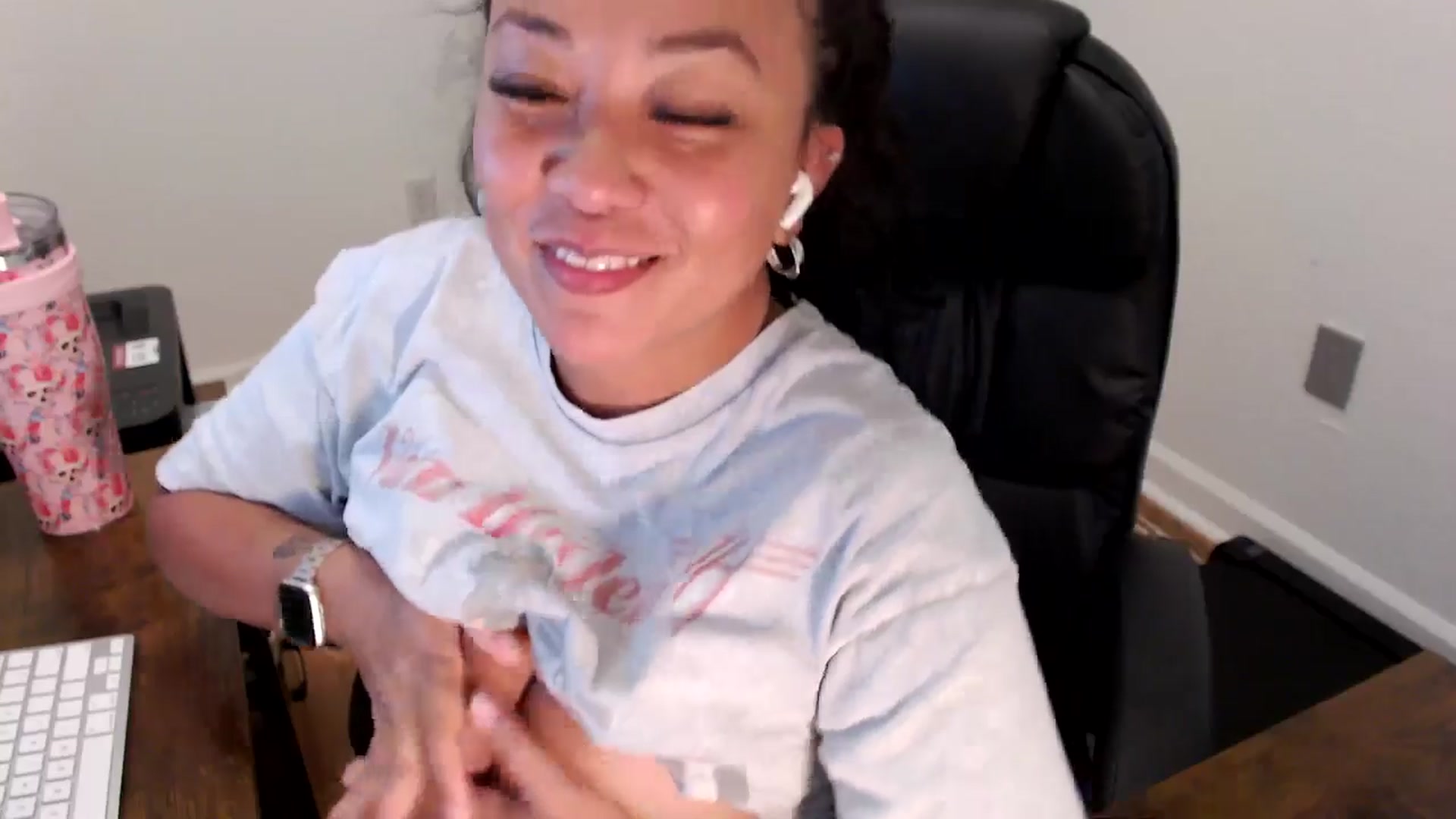 Gallery image thumbnail from MickaylaStar's myfreecams stream on, 07/22/2025, 20:49 image 5 of 20