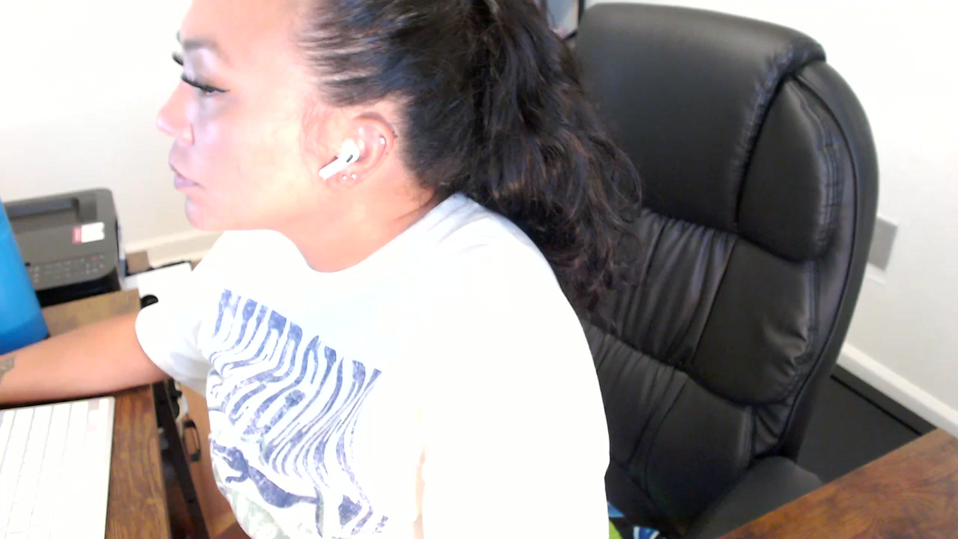 Gallery image thumbnail from MickaylaStar's myfreecams stream on, 07/23/2025, 15:56 image 16 of 20