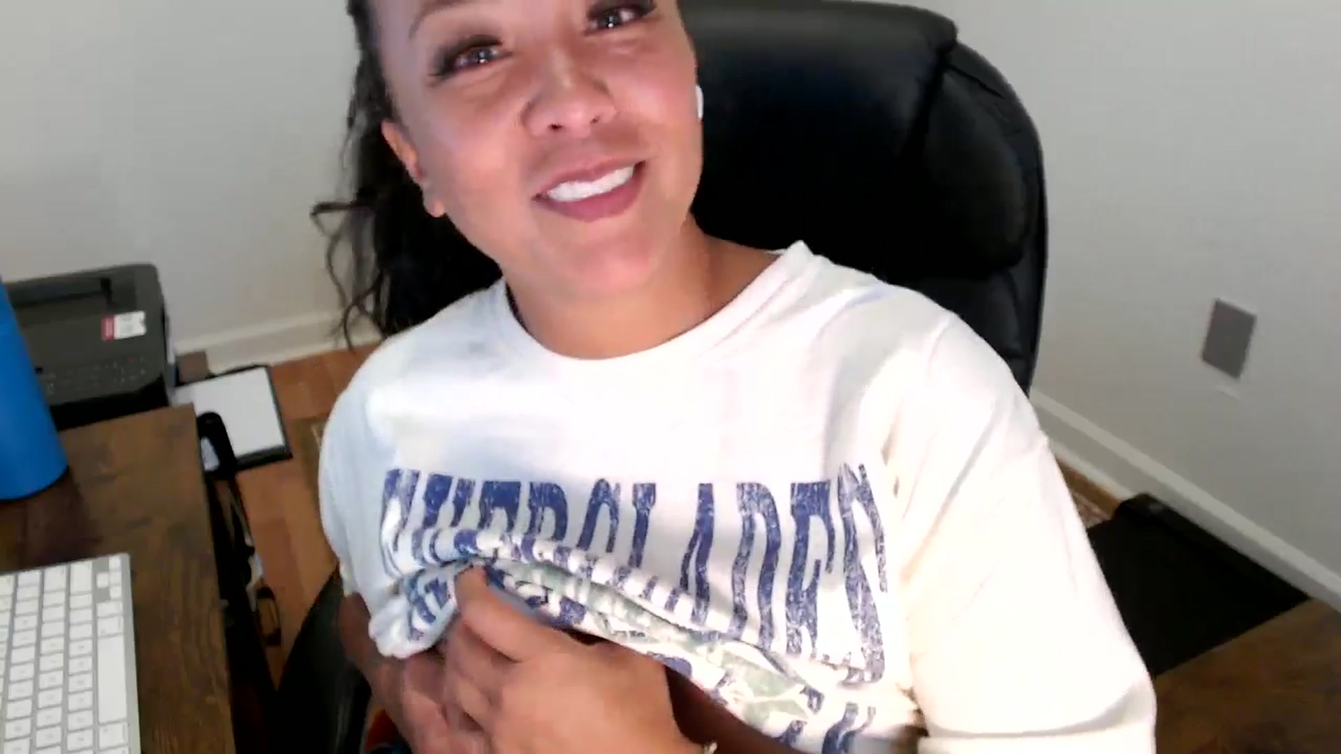 Gallery image thumbnail from MickaylaStar's myfreecams stream on, 07/23/2025, 15:56 image 13 of 20