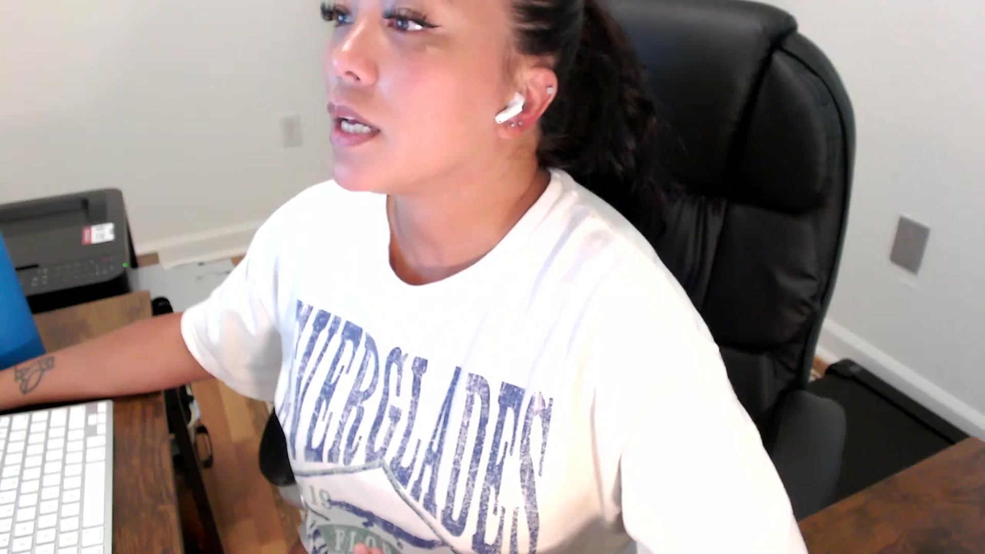 Gallery image thumbnail from MickaylaStar's myfreecams stream on, 07/23/2025, 16:52 image 12 of 20