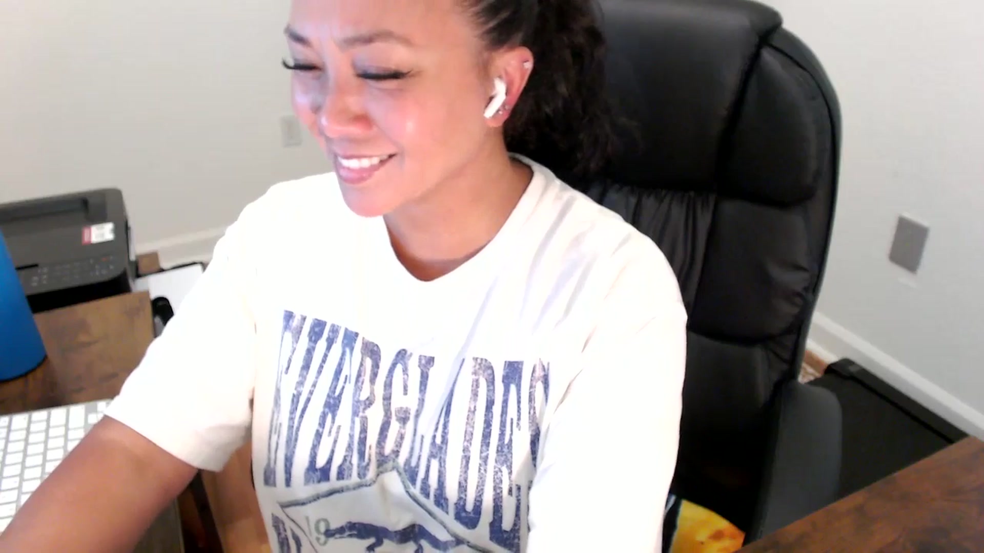 Gallery image thumbnail from MickaylaStar's myfreecams stream on, 07/23/2025, 16:52 image 4 of 20