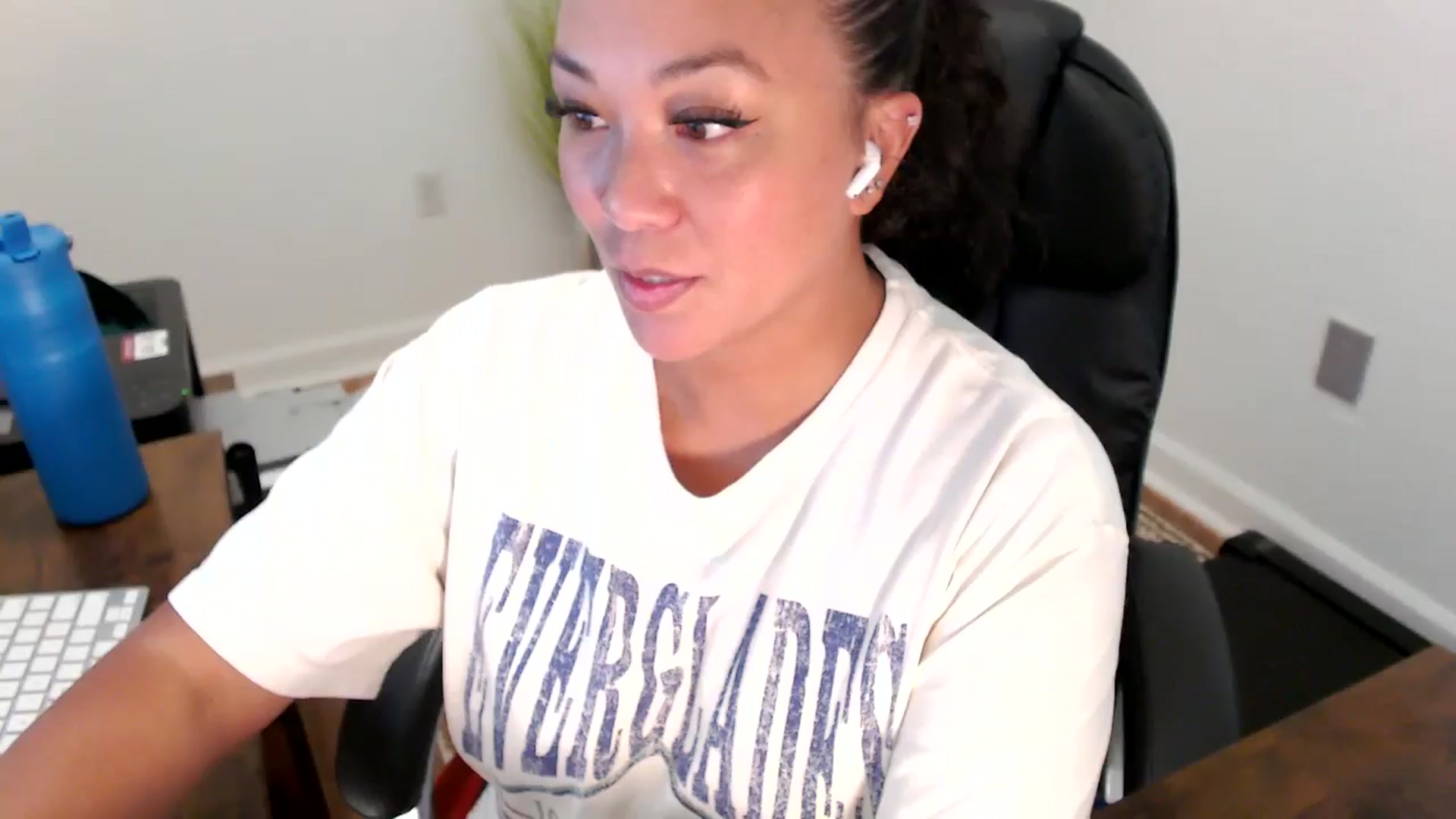 Gallery image thumbnail from MickaylaStar's myfreecams stream on, 07/23/2025, 18:43 image 11 of 20