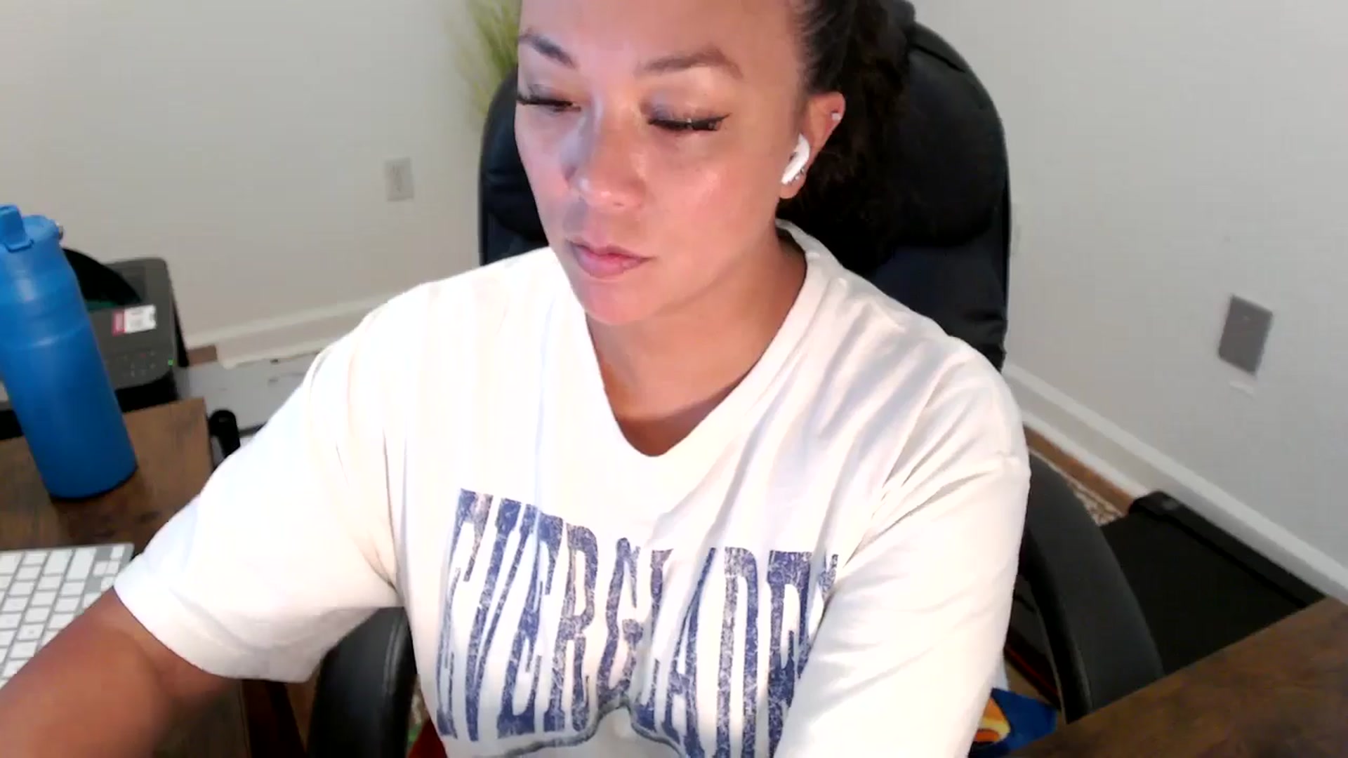 Gallery image thumbnail from MickaylaStar's myfreecams stream on, 07/23/2025, 18:43 image 18 of 20