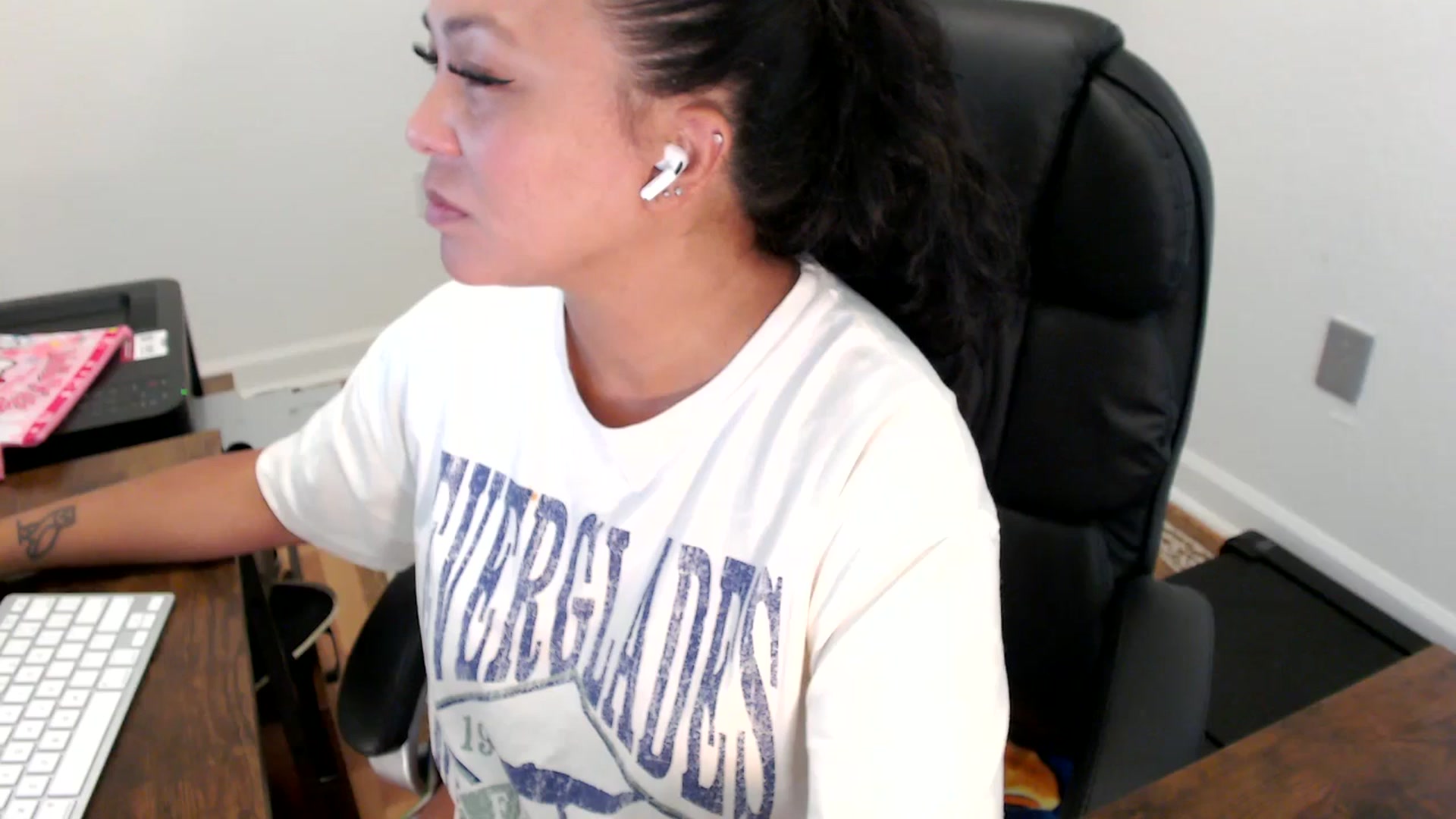 Gallery image thumbnail from MickaylaStar's myfreecams stream on, 07/23/2025, 19:42 image 17 of 20