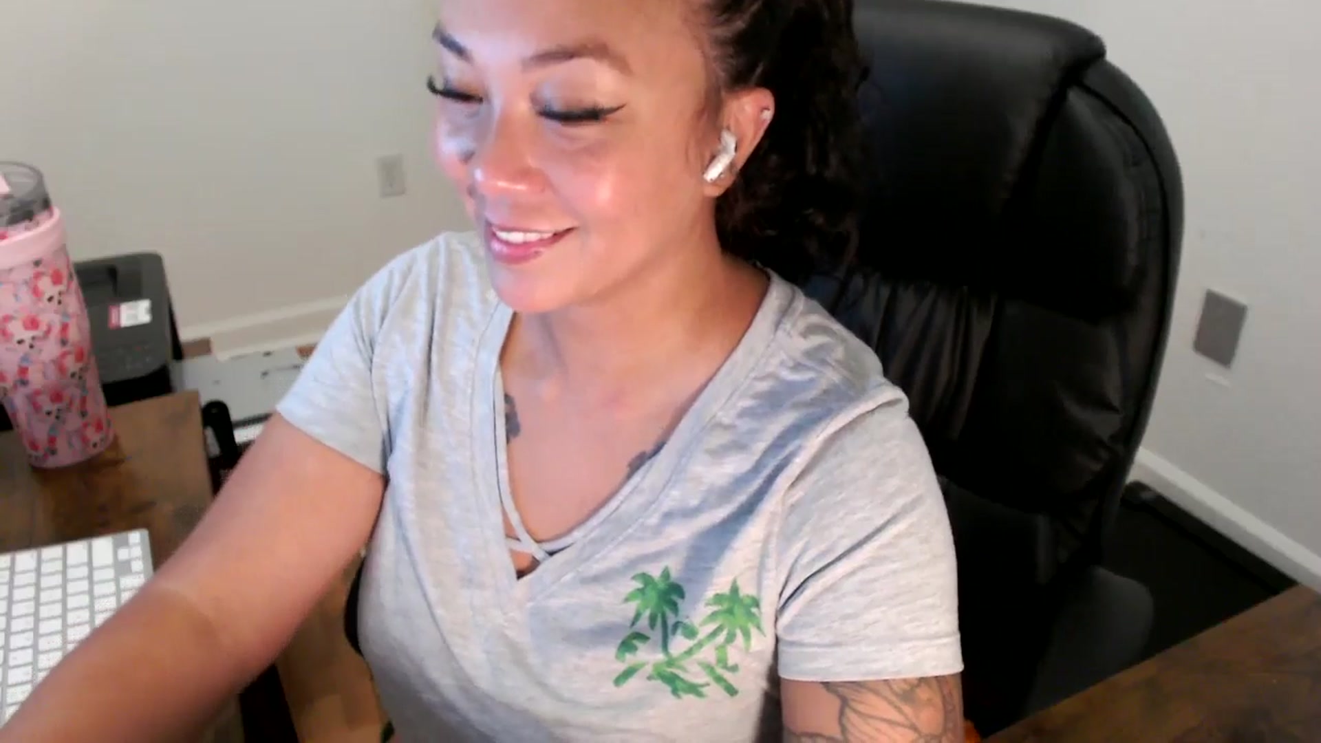 Gallery image thumbnail from MickaylaStar's myfreecams stream on, 07/24/2025, 14:04 image 12 of 20