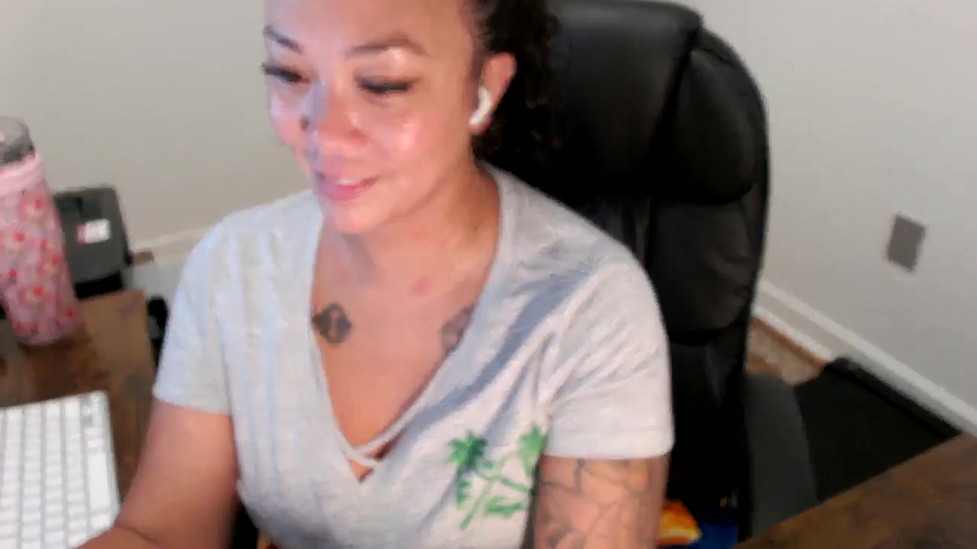 Gallery image thumbnail from MickaylaStar's myfreecams stream on, 07/24/2025, 14:40 image 2 of 20