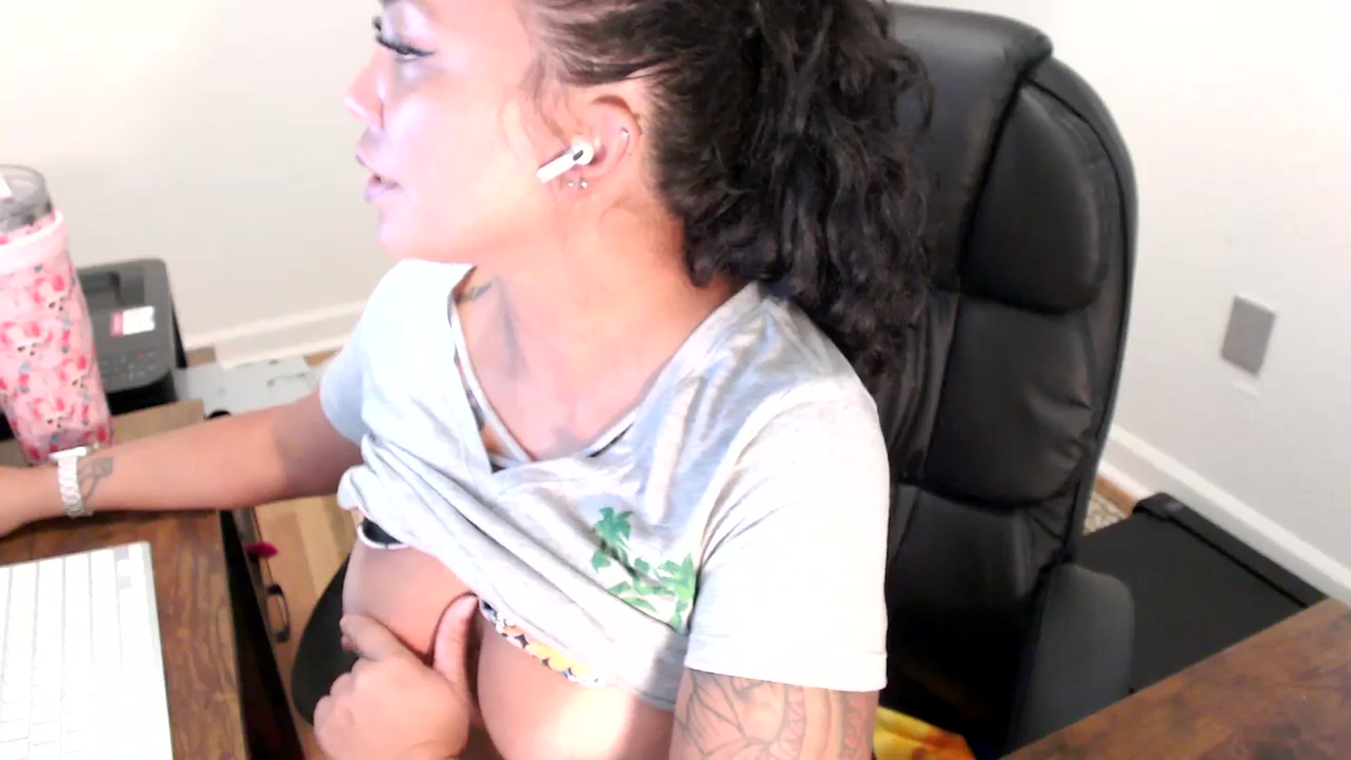 Gallery image thumbnail from MickaylaStar's myfreecams stream on, 07/24/2025, 14:40 image 12 of 20