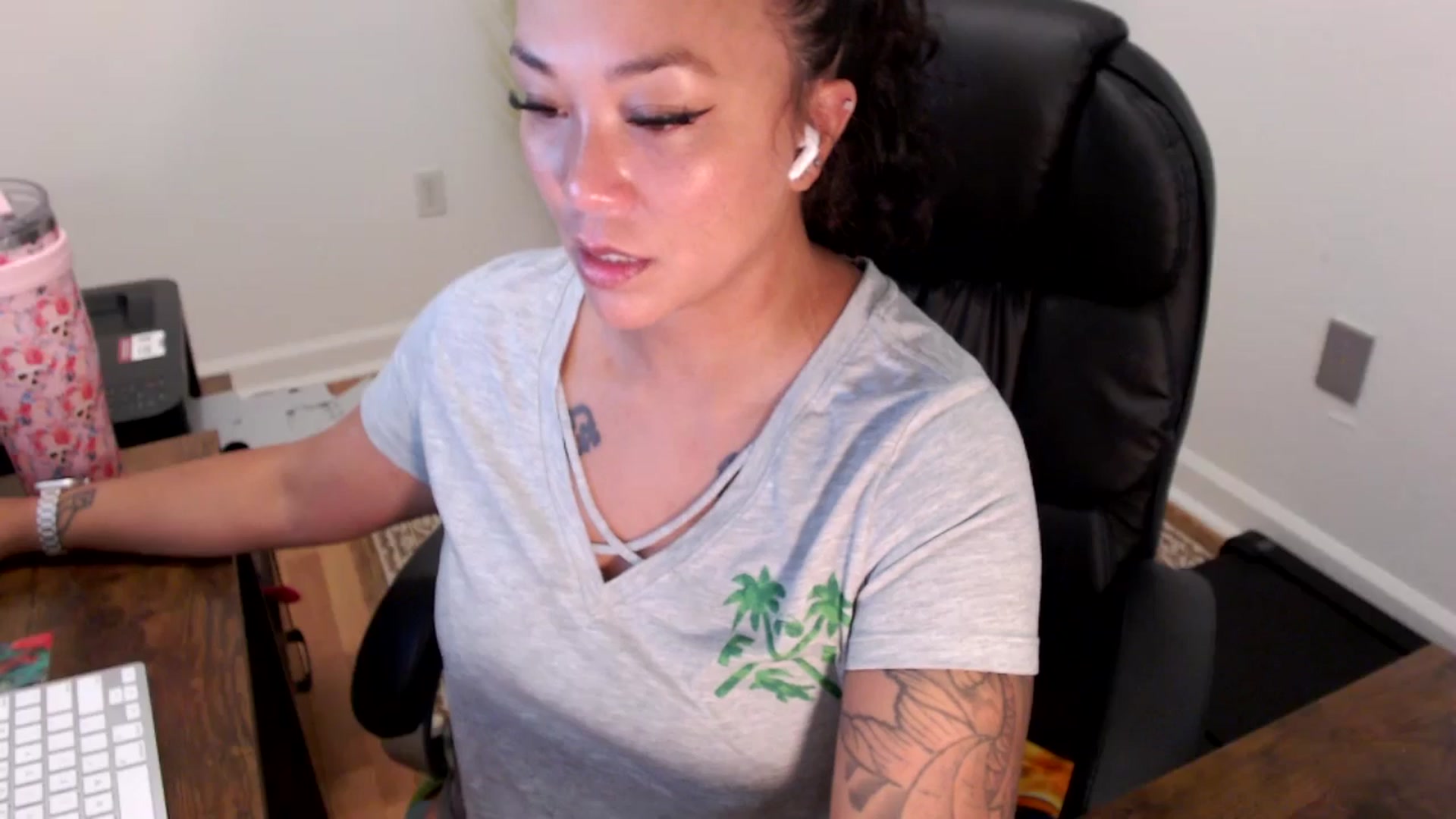 Gallery image thumbnail from MickaylaStar's myfreecams stream on, 07/24/2025, 15:15 image 13 of 20