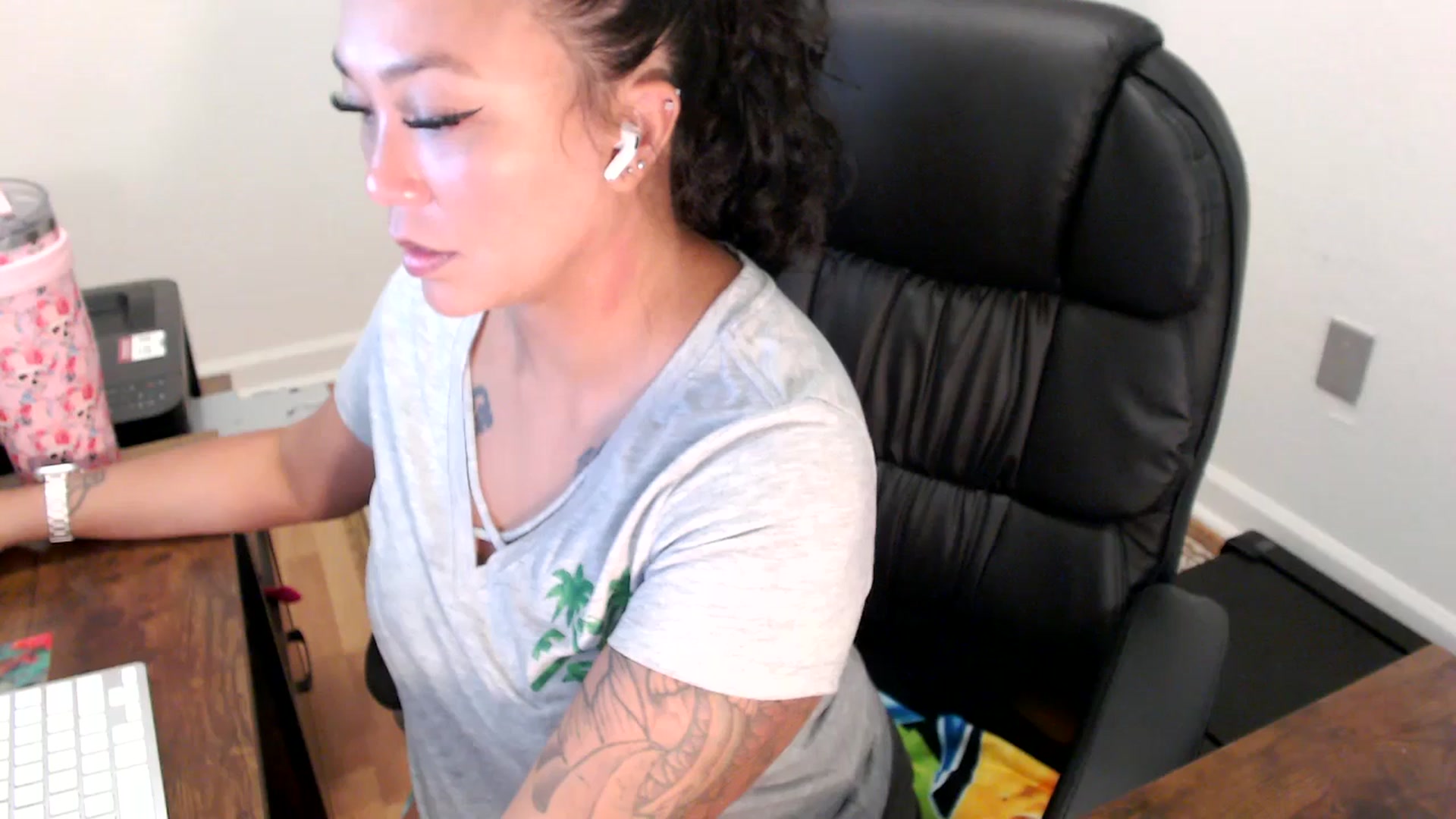 Gallery image thumbnail from MickaylaStar's myfreecams stream on, 07/24/2025, 15:15 image 14 of 20