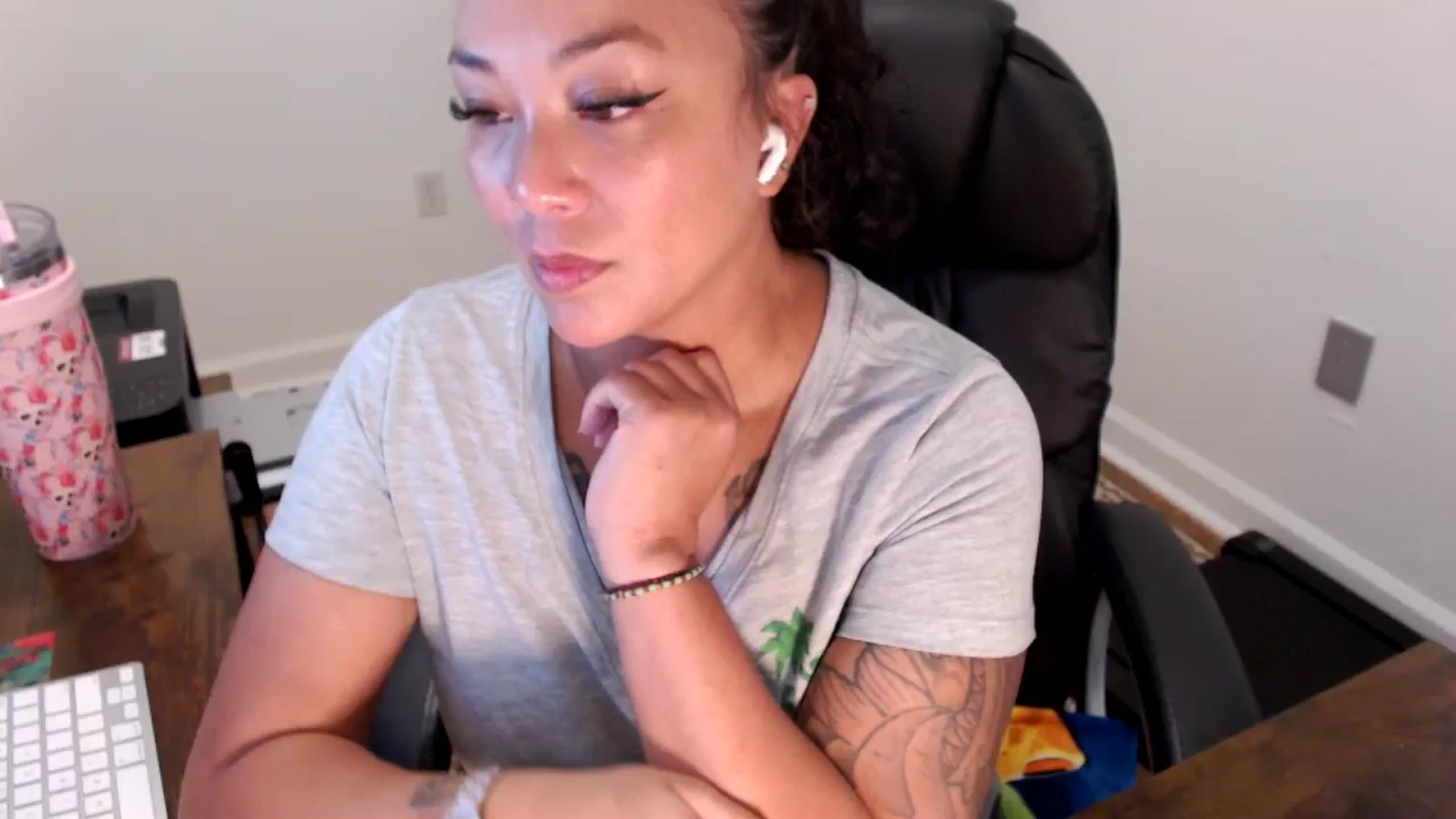 Gallery image thumbnail from MickaylaStar's myfreecams stream on, 07/24/2025, 15:32 image 17 of 20