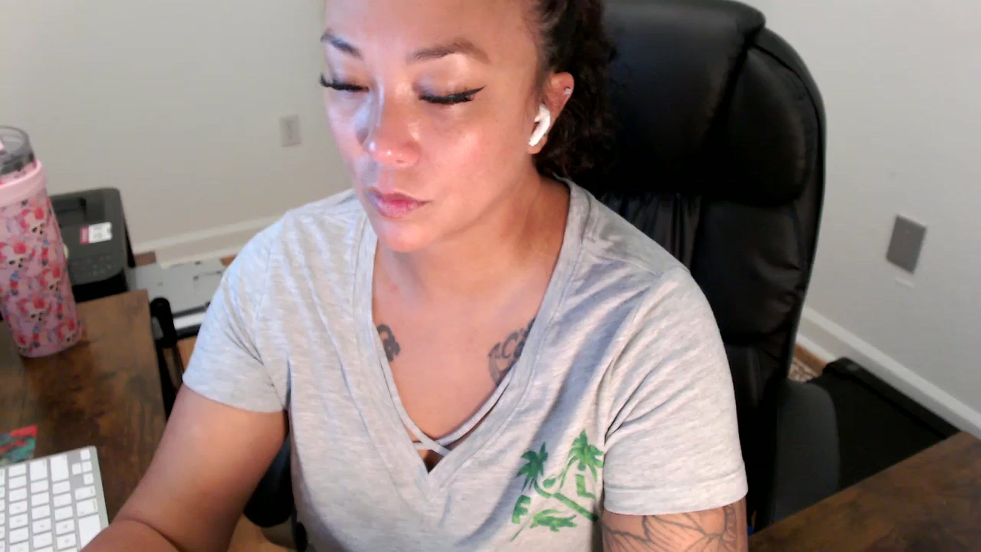 Gallery image thumbnail from MickaylaStar's myfreecams stream on, 07/24/2025, 15:32 image 8 of 20