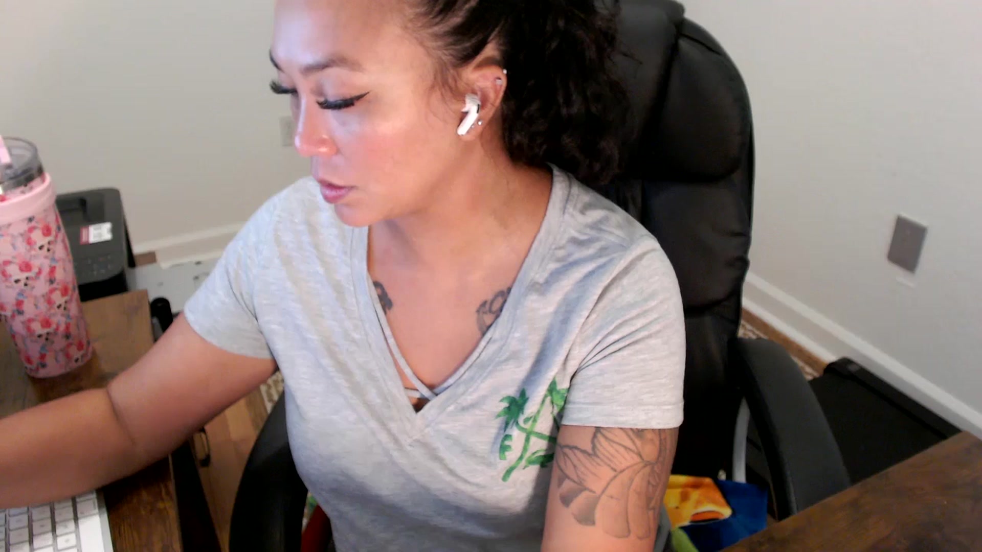 Gallery image thumbnail from MickaylaStar's myfreecams stream on, 07/24/2025, 15:32 image 18 of 20
