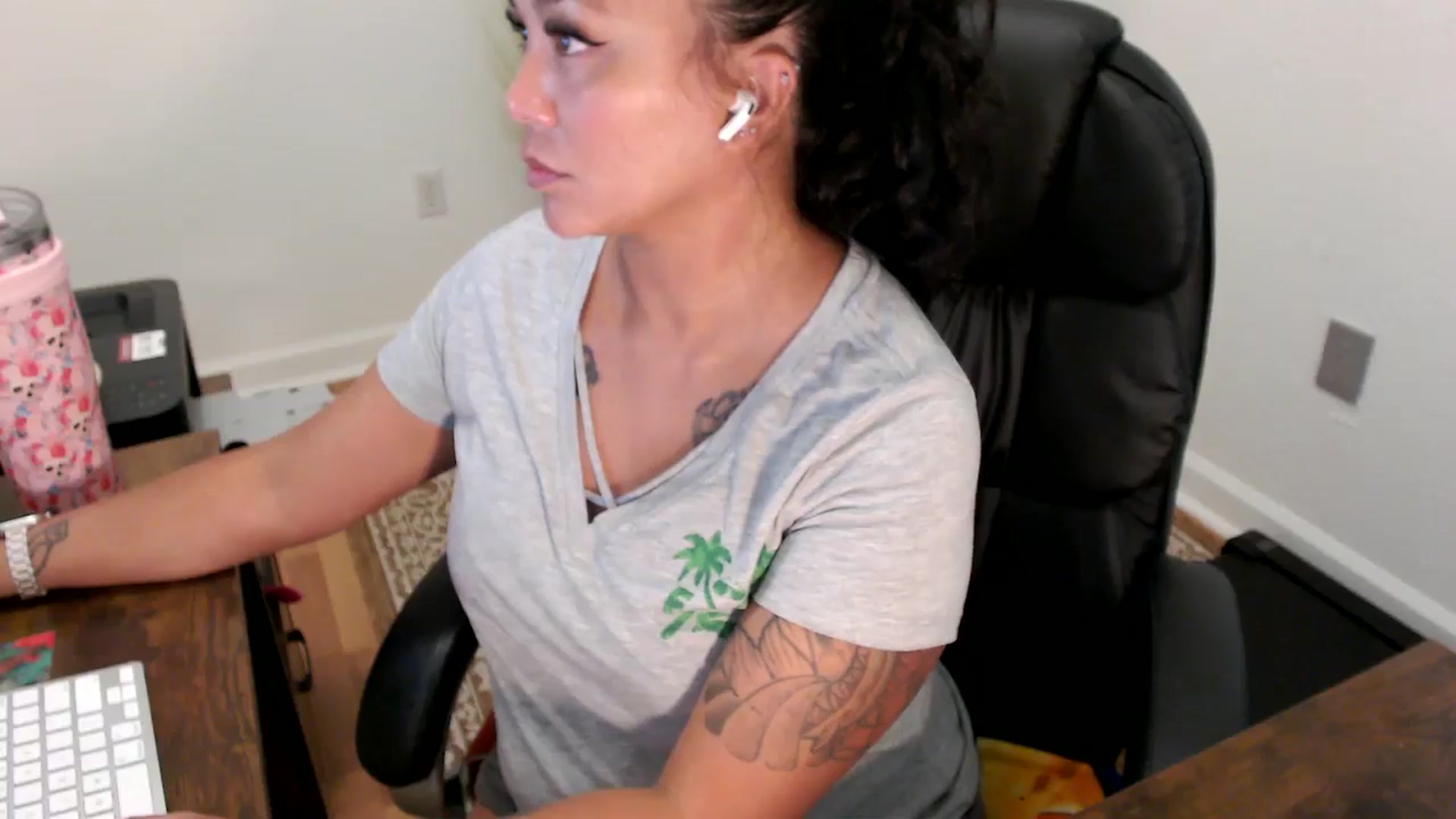 Gallery image thumbnail from MickaylaStar's myfreecams stream on, 07/24/2025, 15:32 image 16 of 20