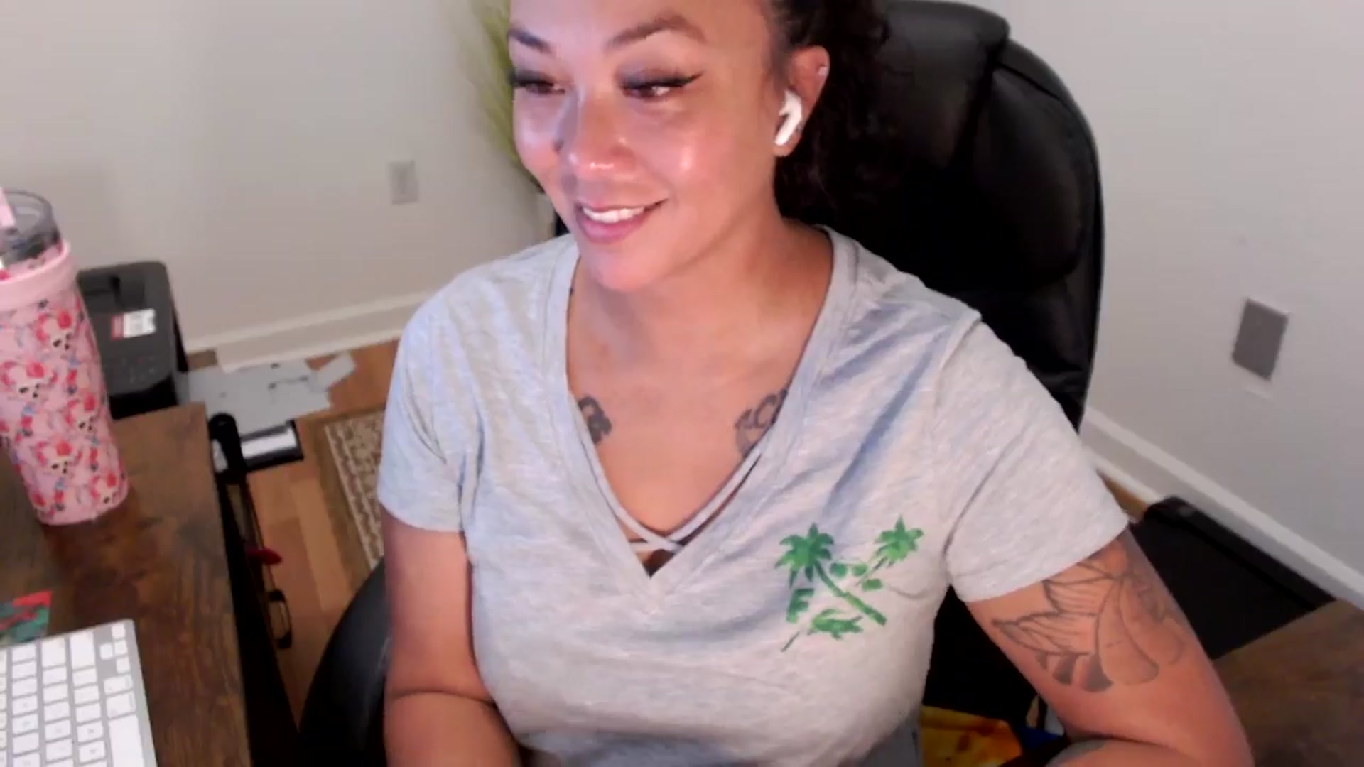 Gallery image thumbnail from MickaylaStar's myfreecams stream on, 07/24/2025, 15:32 image 19 of 20