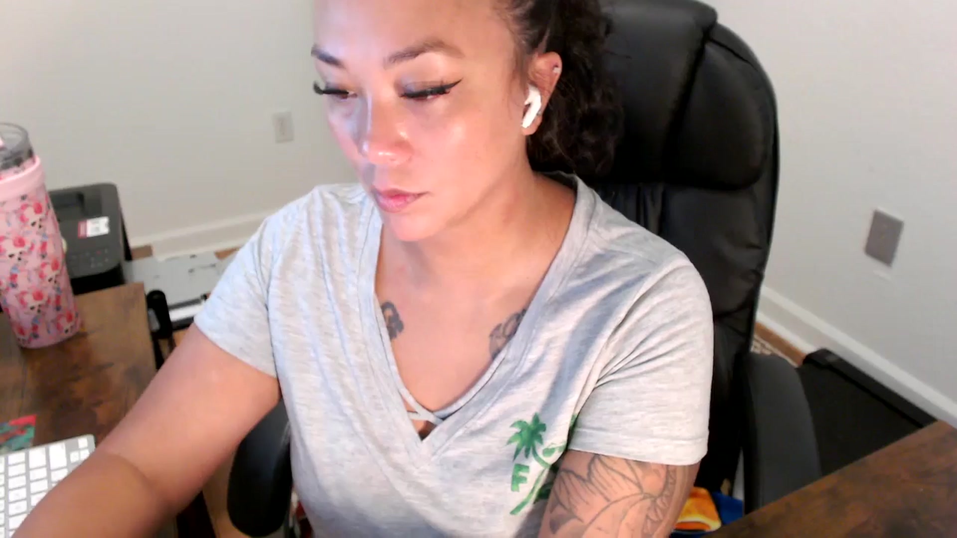 Gallery image thumbnail from MickaylaStar's myfreecams stream on, 07/24/2025, 15:32 image 12 of 20