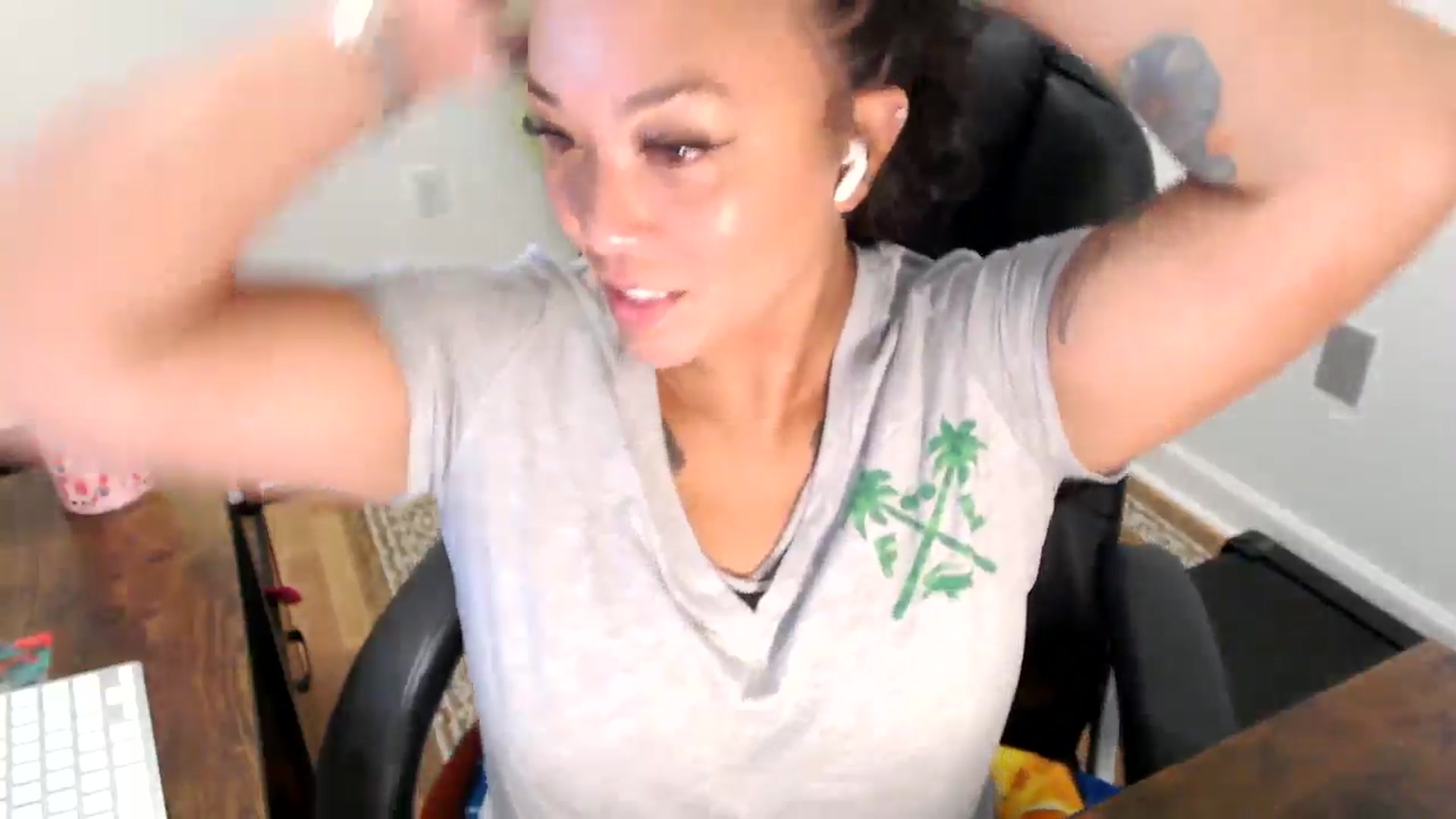 Gallery image thumbnail from MickaylaStar's myfreecams stream on, 07/24/2025, 15:57 image 6 of 20