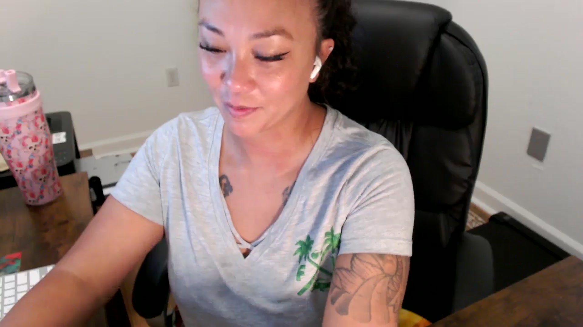 Gallery image thumbnail from MickaylaStar's myfreecams stream on, 07/24/2025, 15:57 image 16 of 20