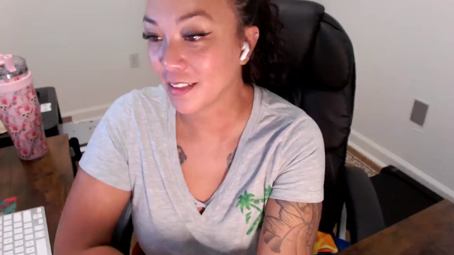 Gallery image thumbnail from MickaylaStar's myfreecams stream on, 07/24/2025, 15:57 image 8 of 20