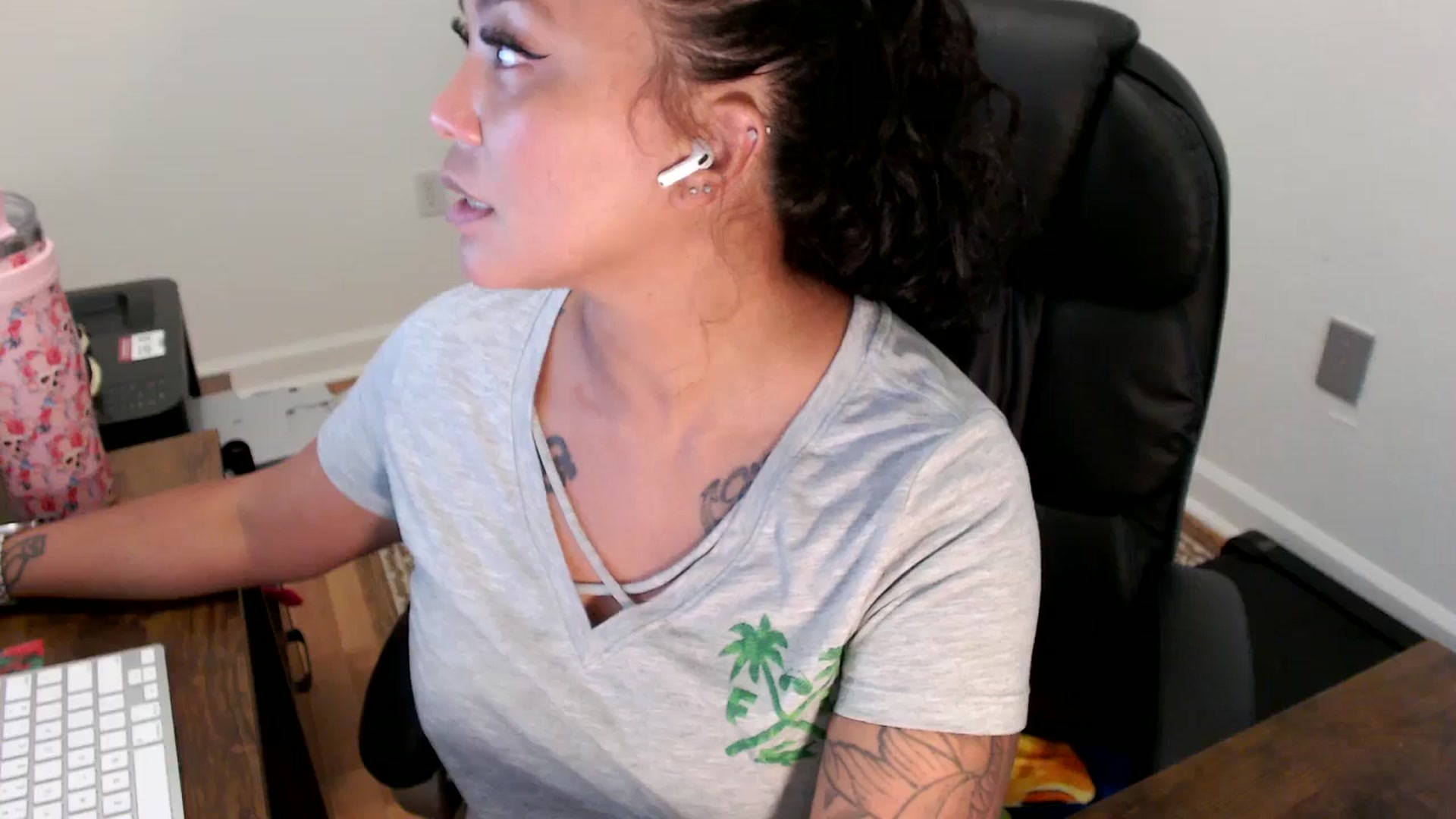 Gallery image thumbnail from MickaylaStar's myfreecams stream on, 07/24/2025, 18:05 image 10 of 20