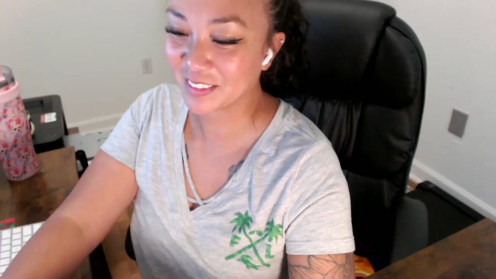 Gallery image thumbnail from MickaylaStar's myfreecams stream on, 07/24/2025, 18:05 image 11 of 20