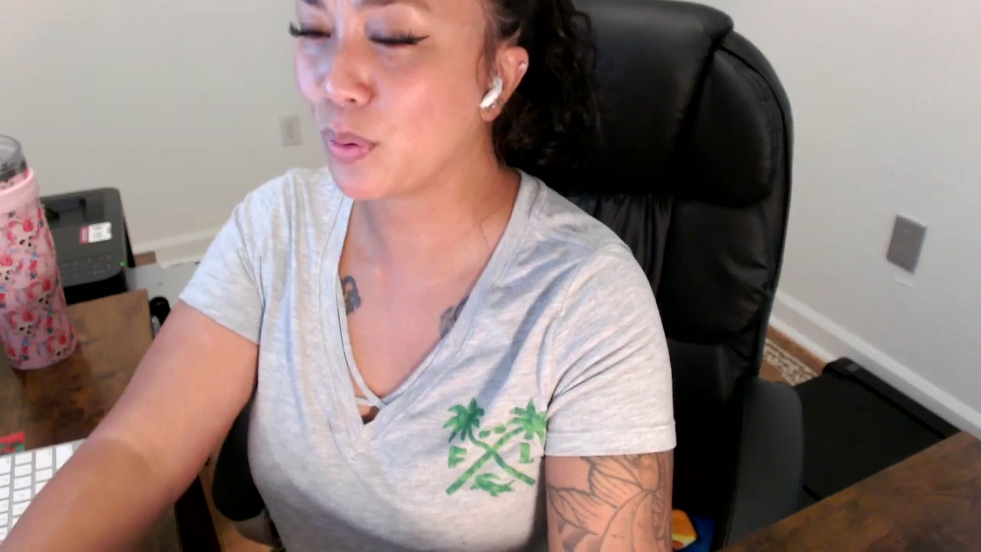 Gallery image thumbnail from MickaylaStar's myfreecams stream on, 07/24/2025, 19:13 image 5 of 20