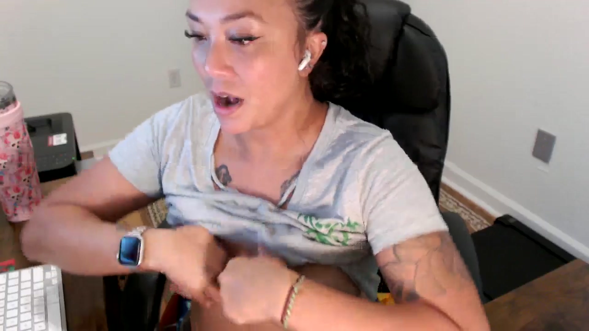 Gallery image thumbnail from MickaylaStar's myfreecams stream on, 07/24/2025, 19:13 image 6 of 20