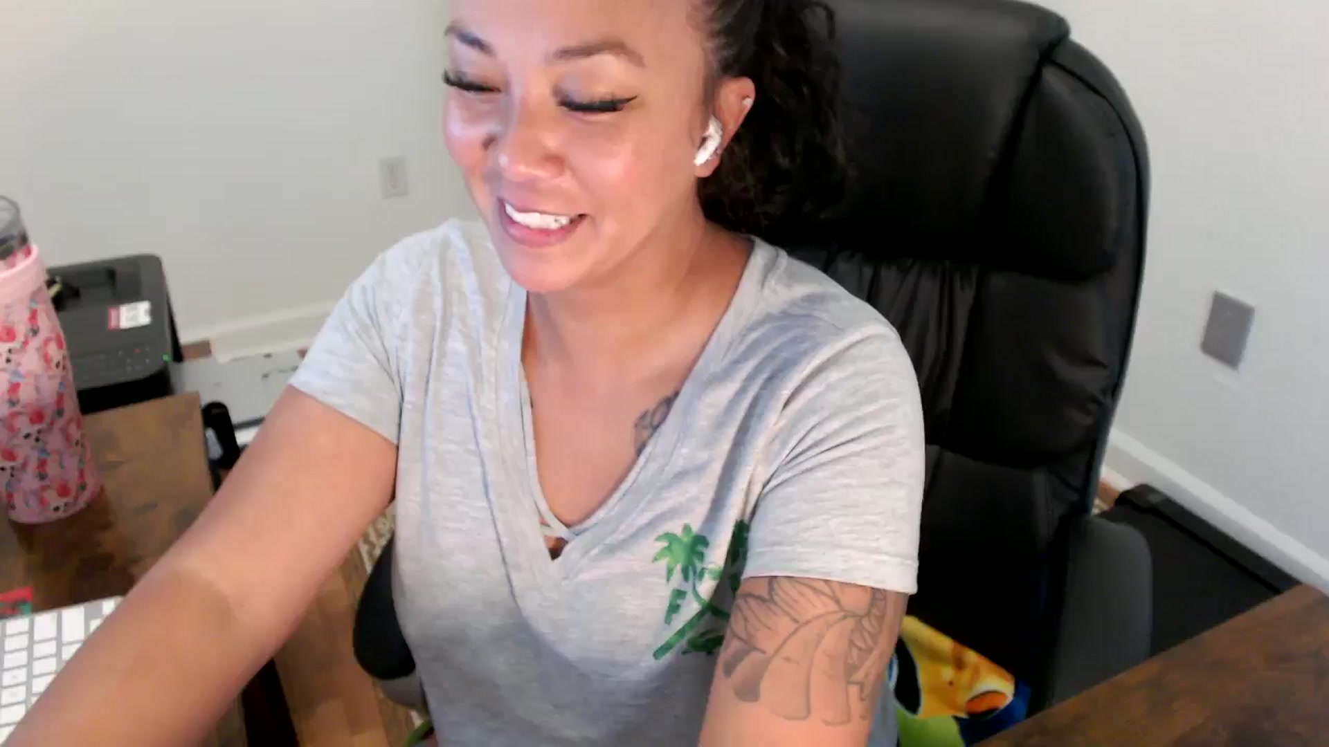Gallery image thumbnail from MickaylaStar's myfreecams stream on, 07/24/2025, 20:46 image 1 of 20