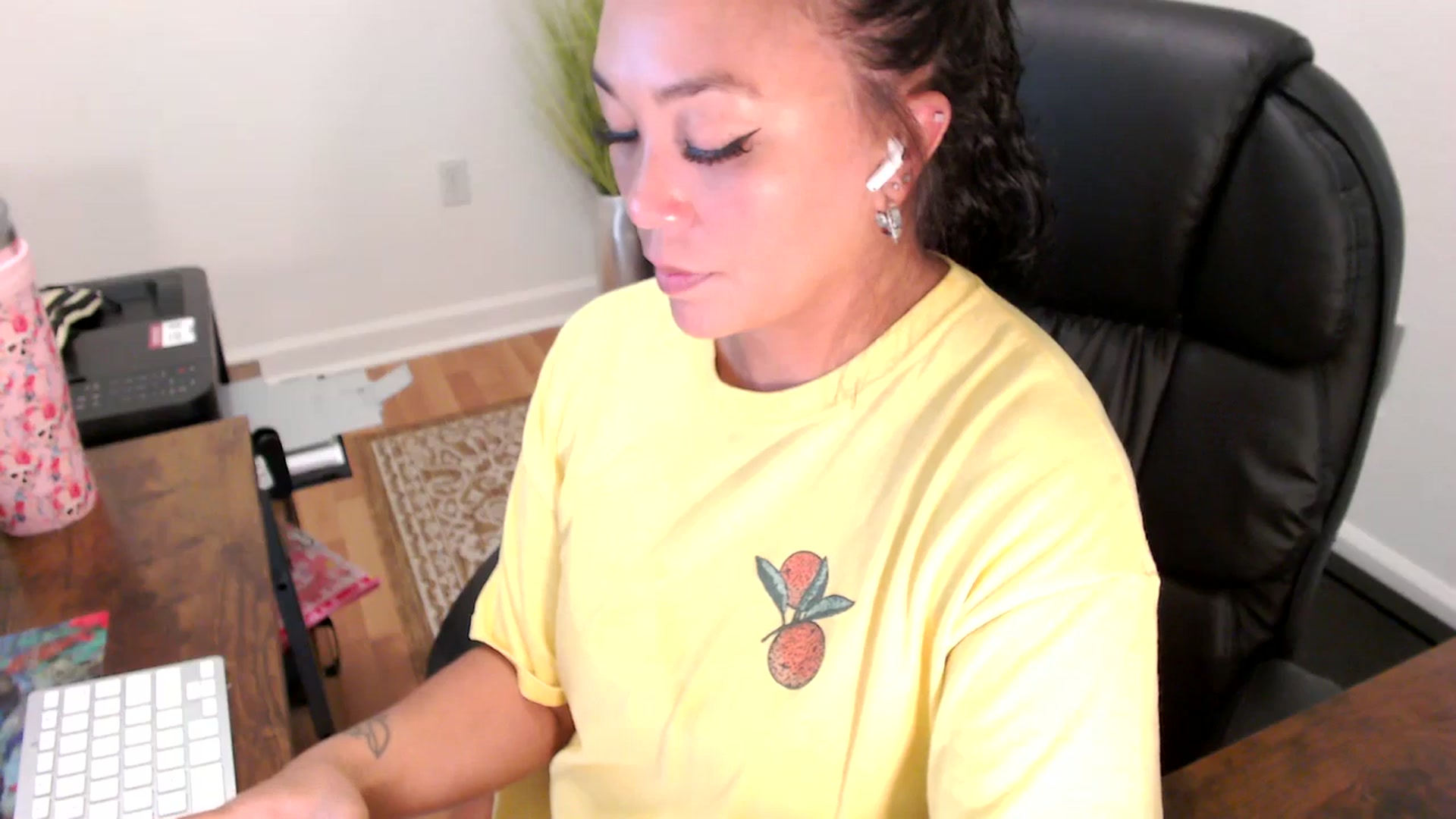 Gallery image thumbnail from MickaylaStar's myfreecams stream on, 07/25/2025, 14:01 image 8 of 20