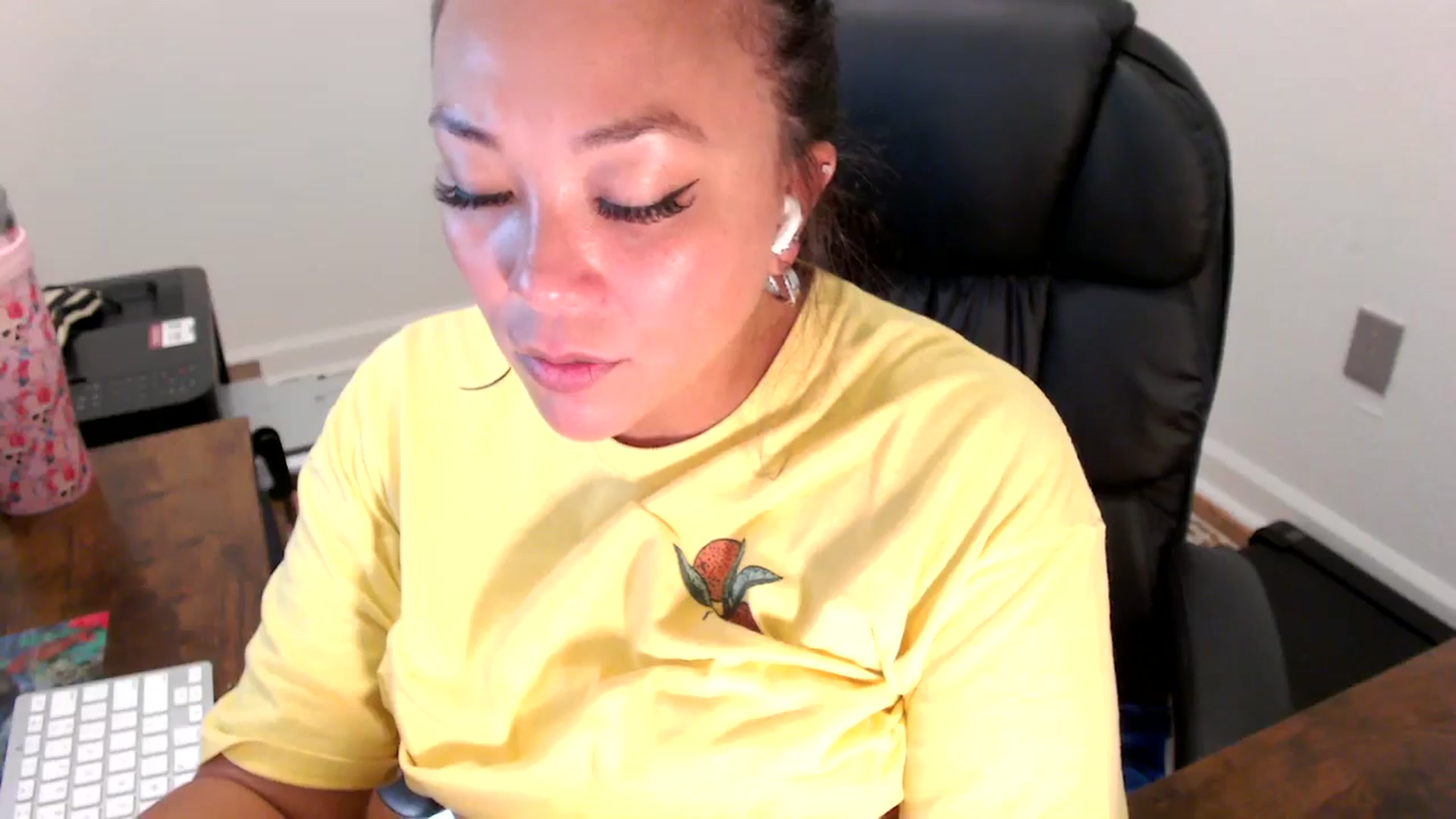 Gallery image thumbnail from MickaylaStar's myfreecams stream on, 07/25/2025, 14:01 image 15 of 20