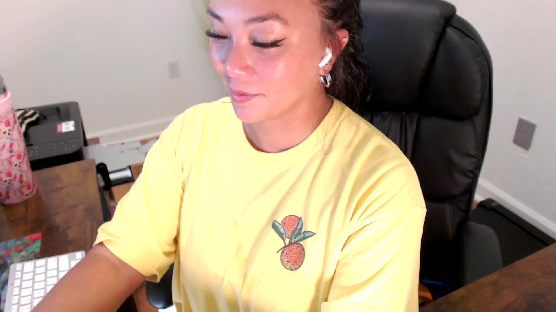 Gallery image thumbnail from MickaylaStar's myfreecams stream on, 07/25/2025, 14:01 image 6 of 20