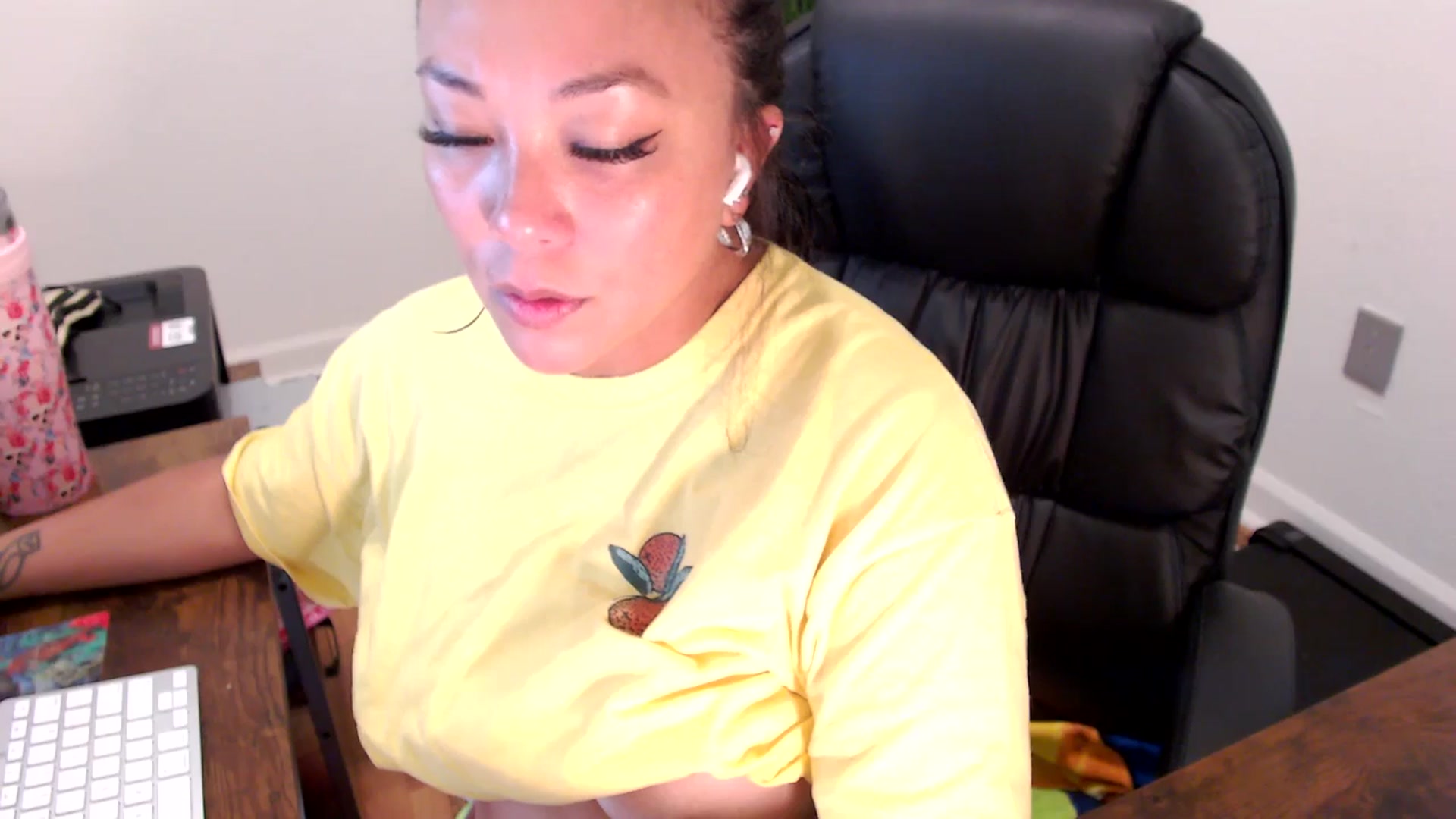 Gallery image thumbnail from MickaylaStar's myfreecams stream on, 07/25/2025, 14:01 image 19 of 20