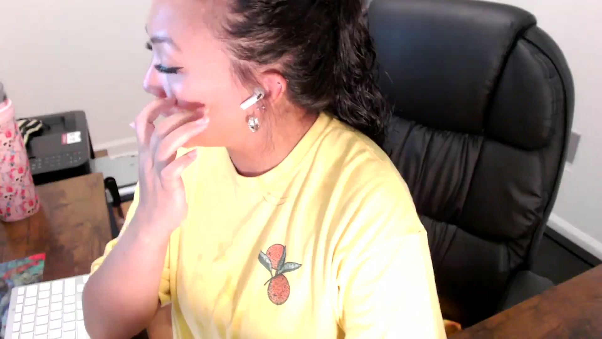 Gallery image thumbnail from MickaylaStar's myfreecams stream on, 07/25/2025, 14:01 image 4 of 20