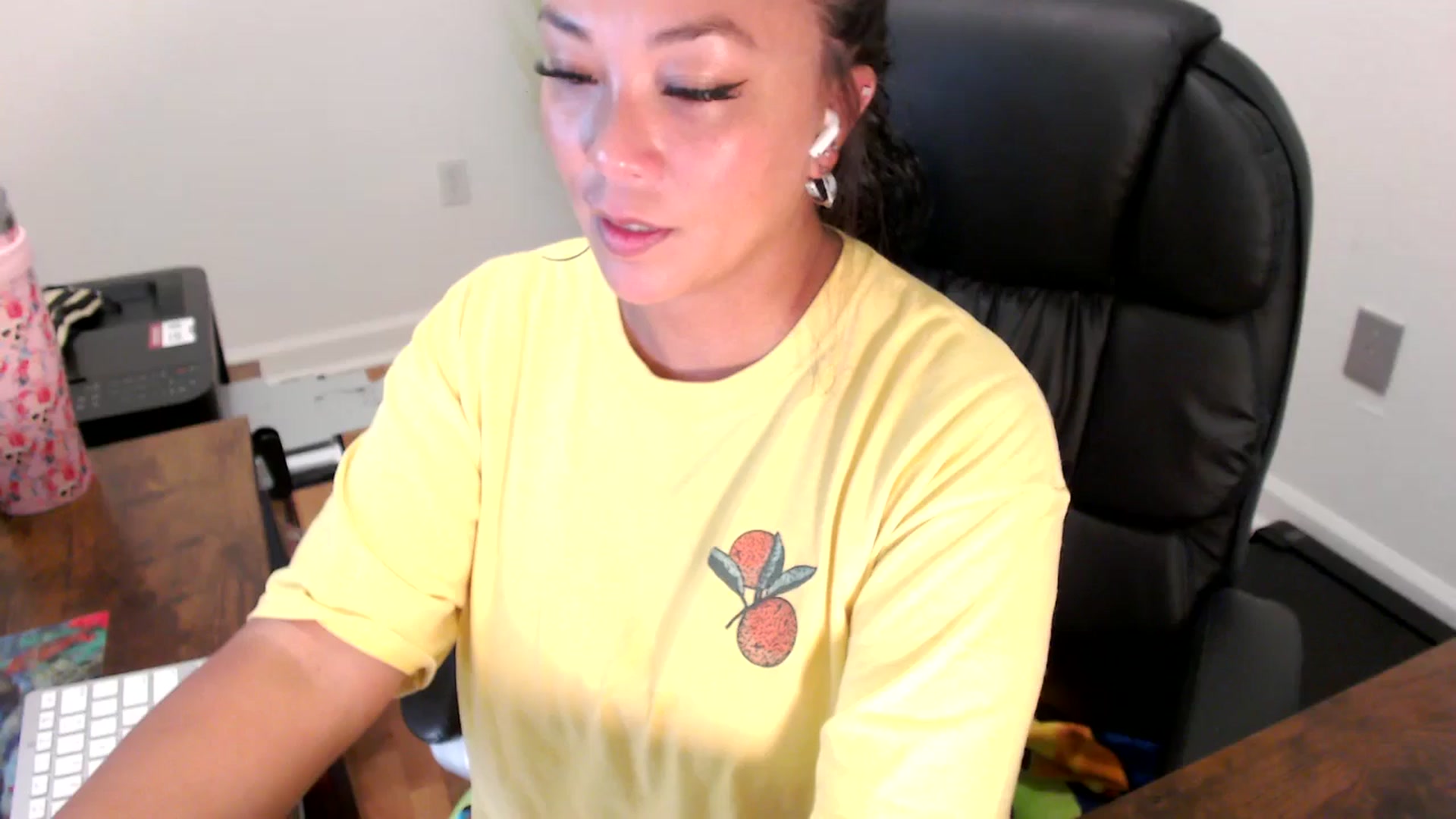 Gallery image thumbnail from MickaylaStar's myfreecams stream on, 07/25/2025, 14:01 image 12 of 20