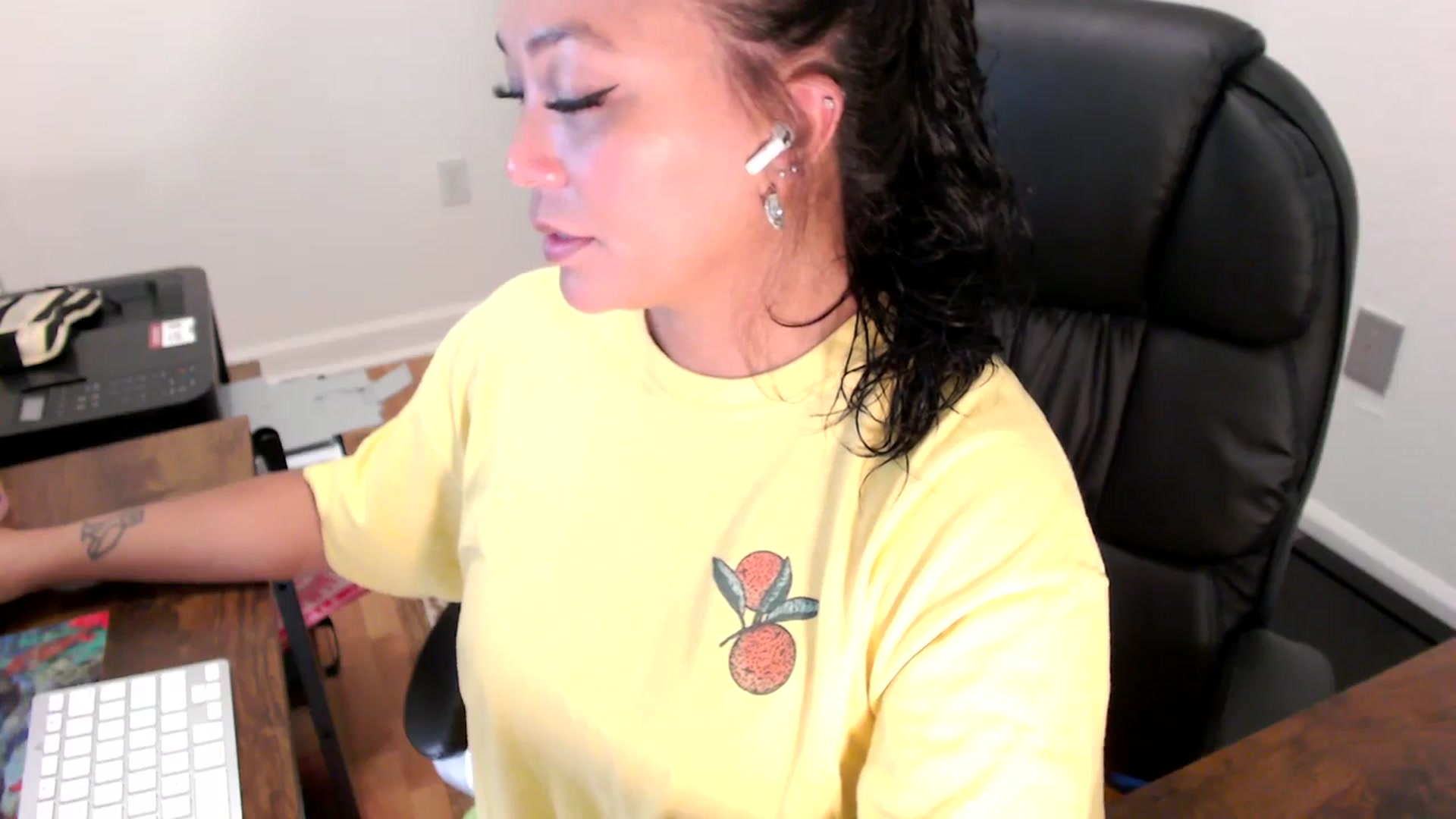 Gallery image thumbnail from MickaylaStar's myfreecams stream on, 07/25/2025, 14:01 image 2 of 20