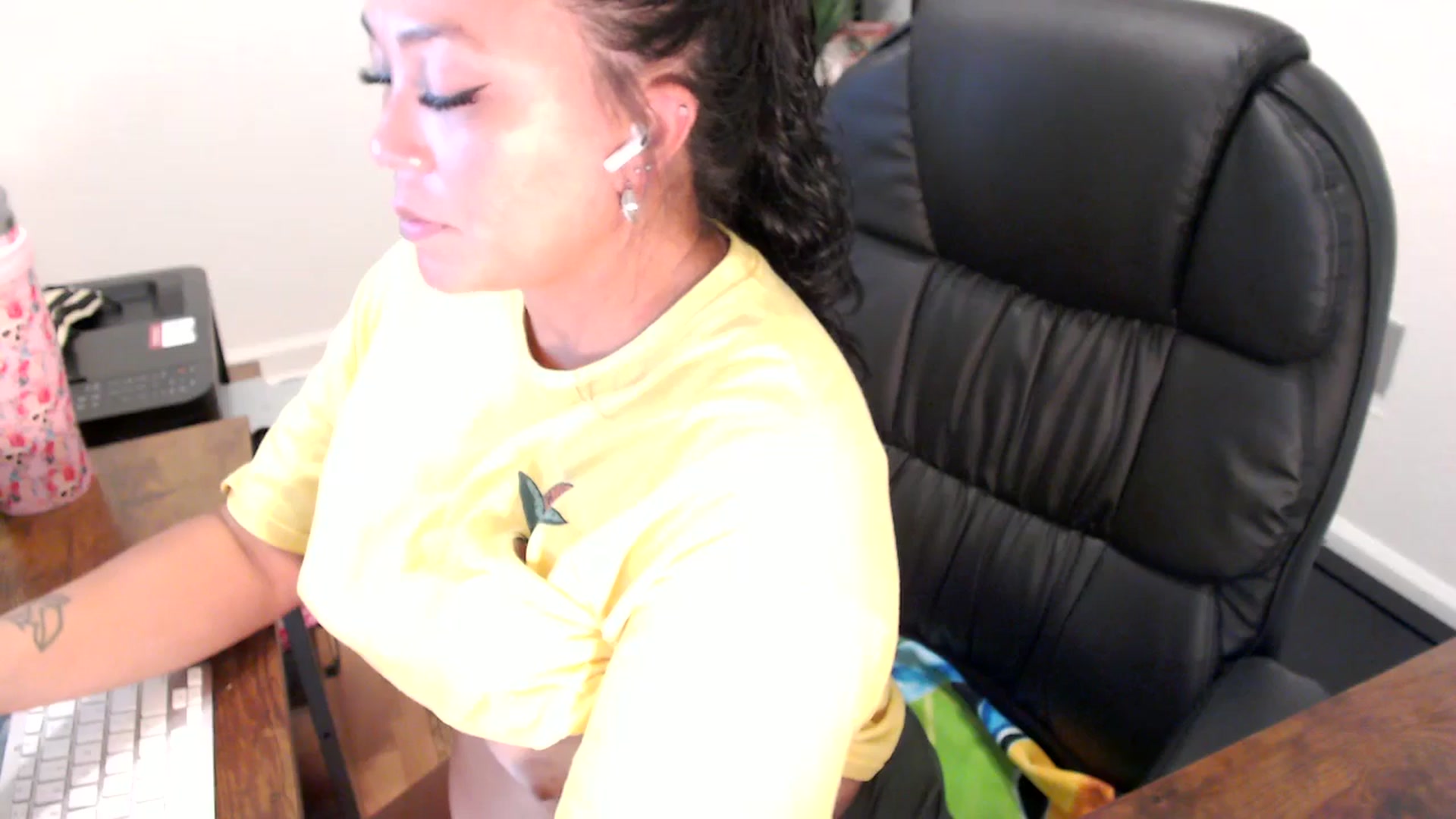 Gallery image thumbnail from MickaylaStar's myfreecams stream on, 07/25/2025, 14:01 image 16 of 20