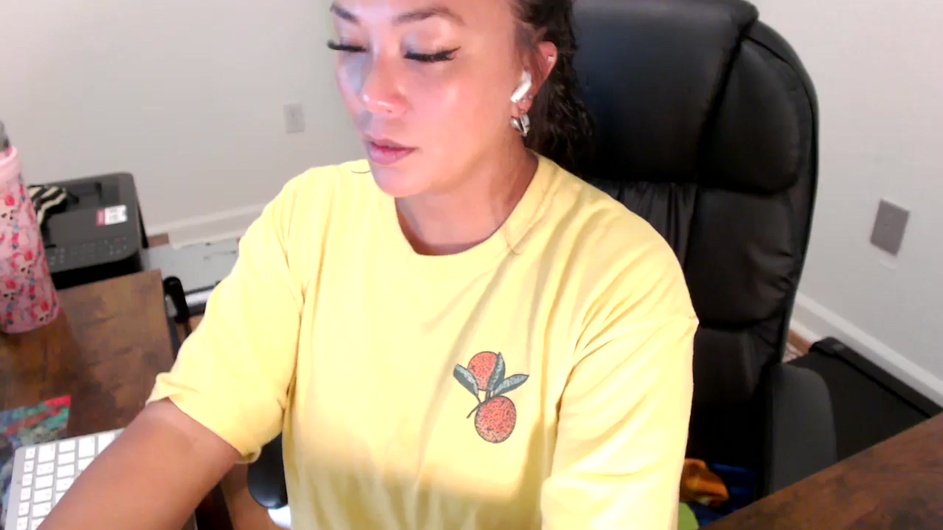 Gallery image thumbnail from MickaylaStar's myfreecams stream on, 07/25/2025, 14:01 image 13 of 20