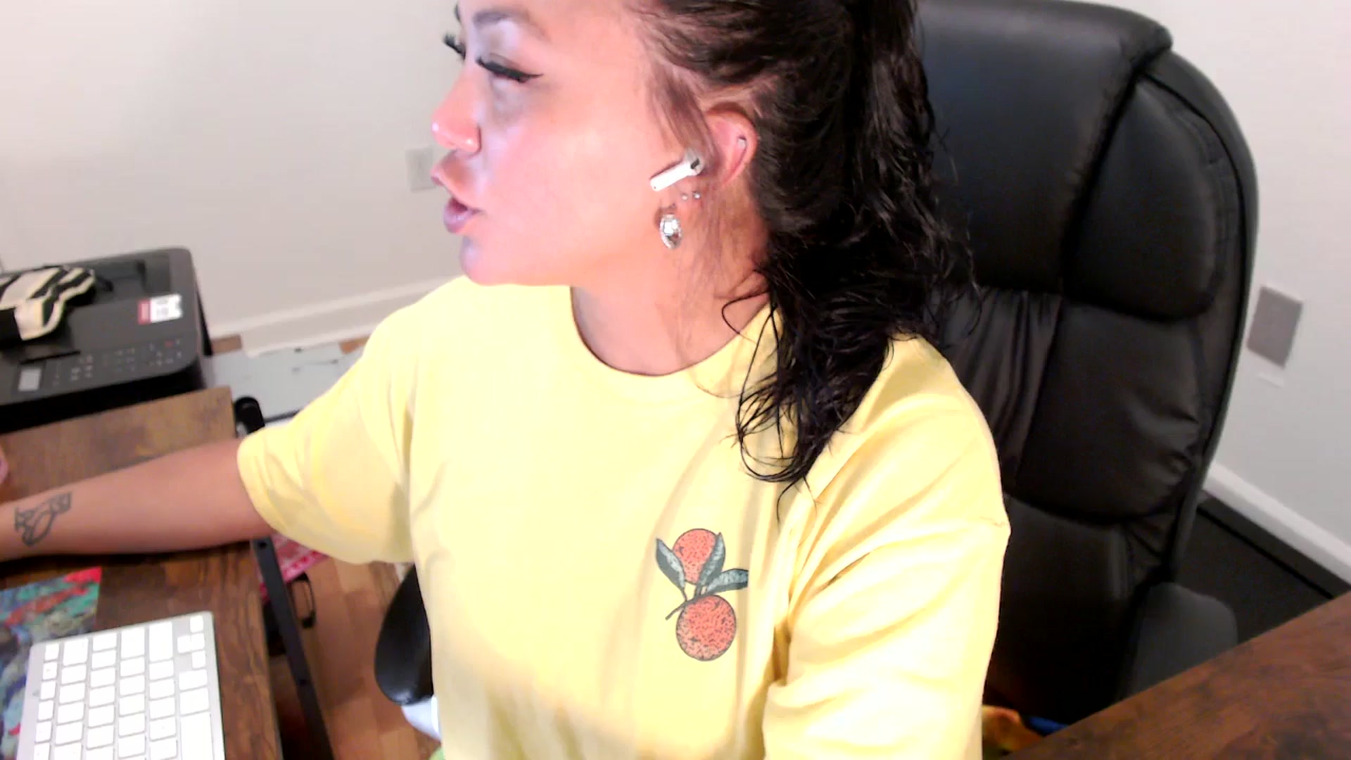 Gallery image thumbnail from MickaylaStar's myfreecams stream on, 07/25/2025, 14:01 image 1 of 20