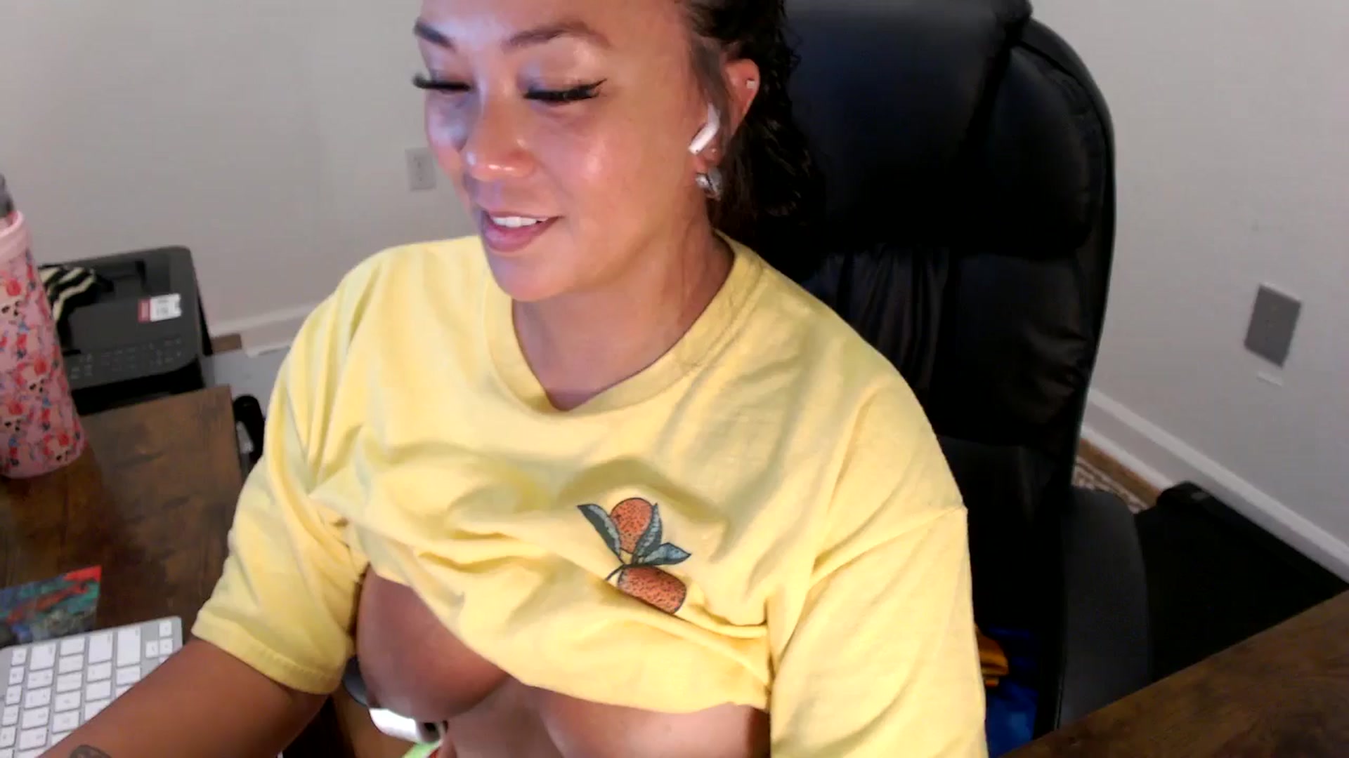 Gallery image thumbnail from MickaylaStar's myfreecams stream on, 07/25/2025, 14:12 image 16 of 20